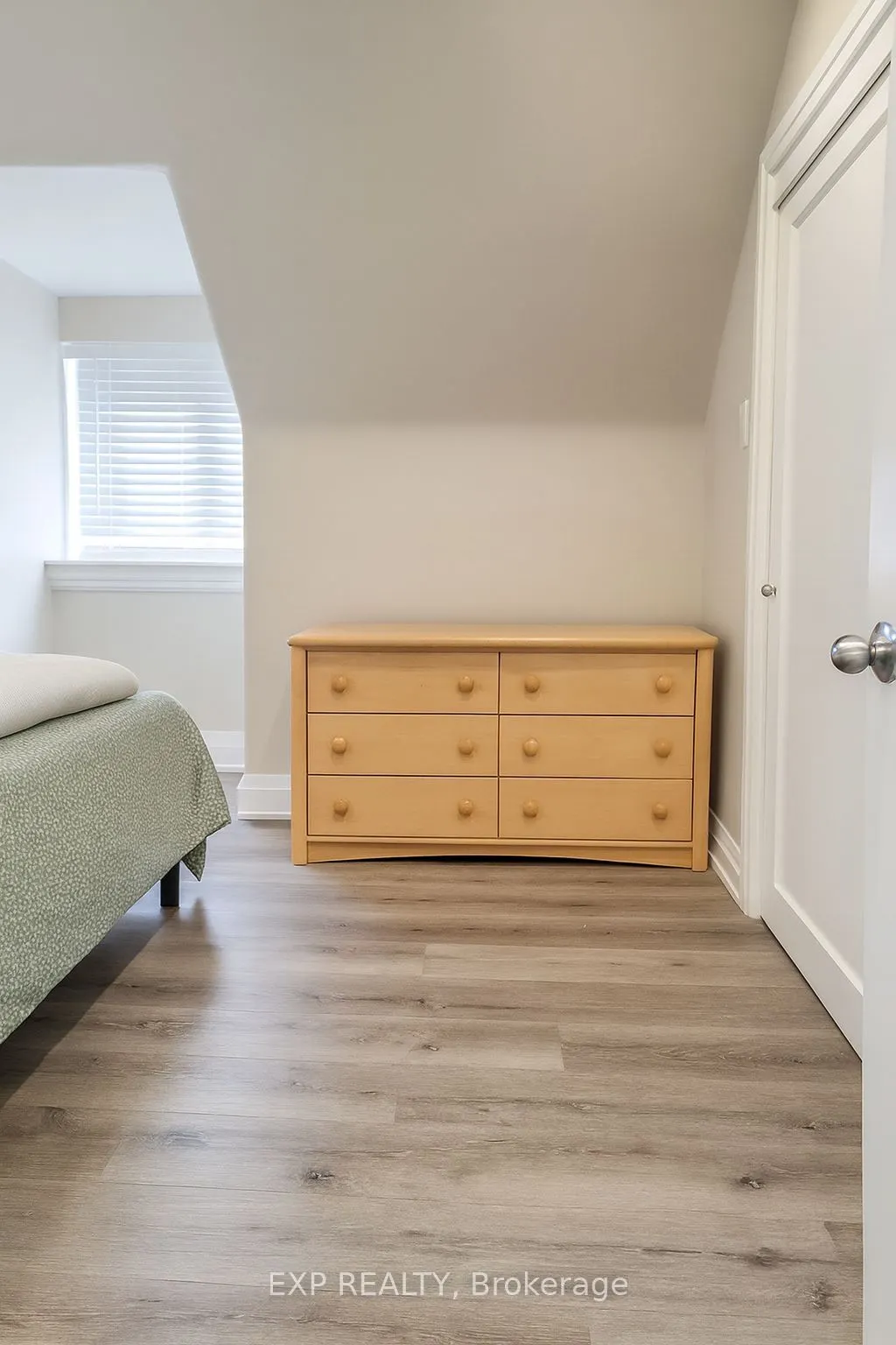 12 SOMERSET Street W, #3
