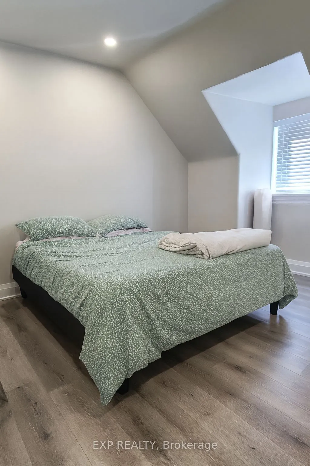 12 SOMERSET Street W, #3