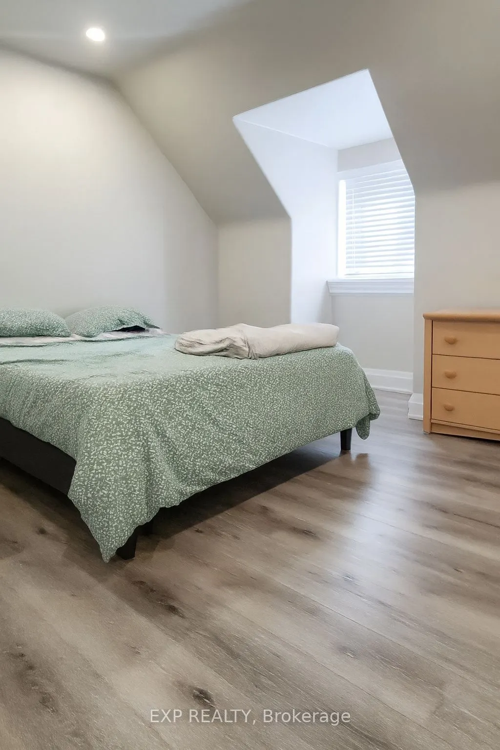12 SOMERSET Street W, #3