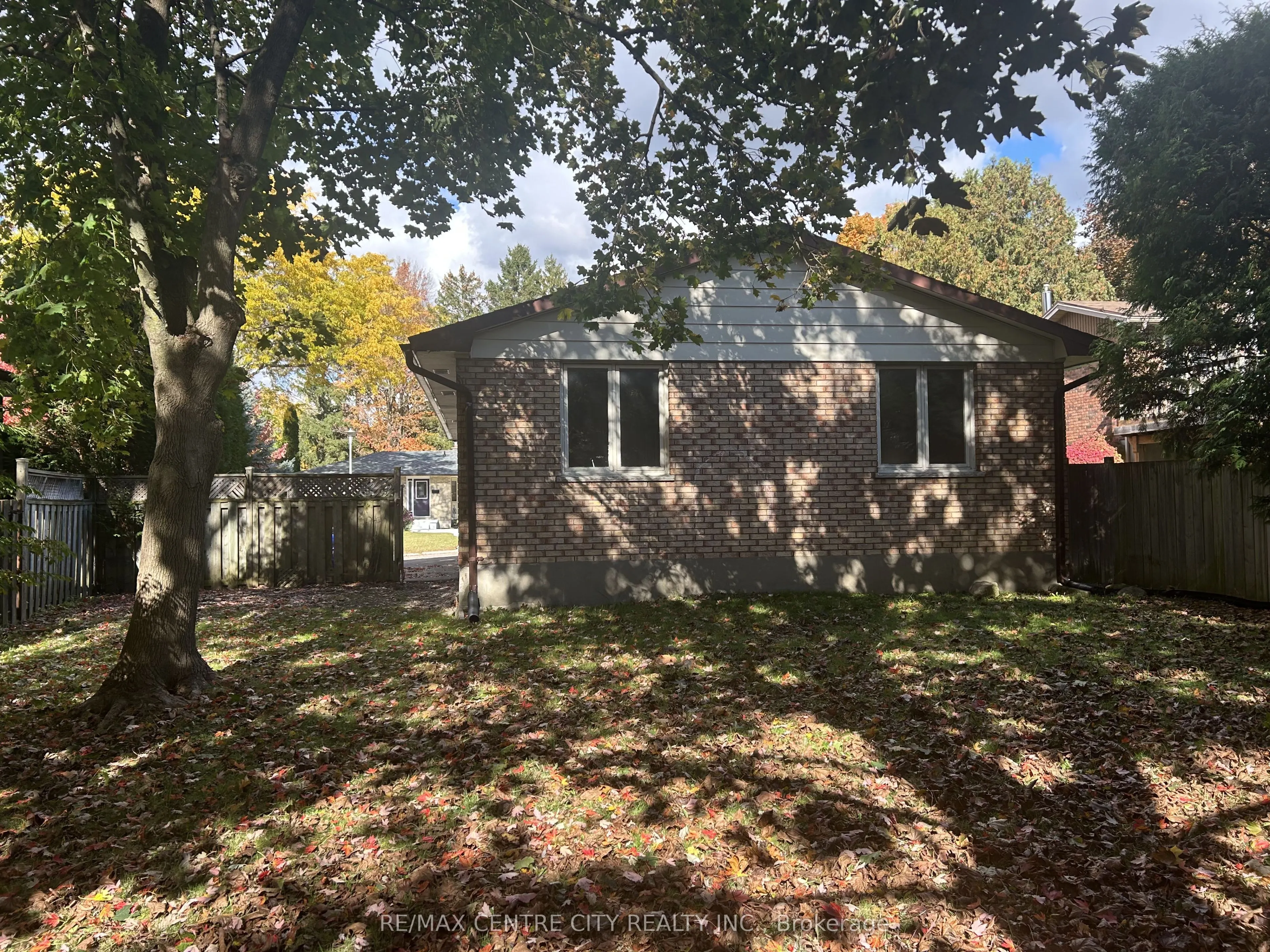 27 Gatineau Crescent