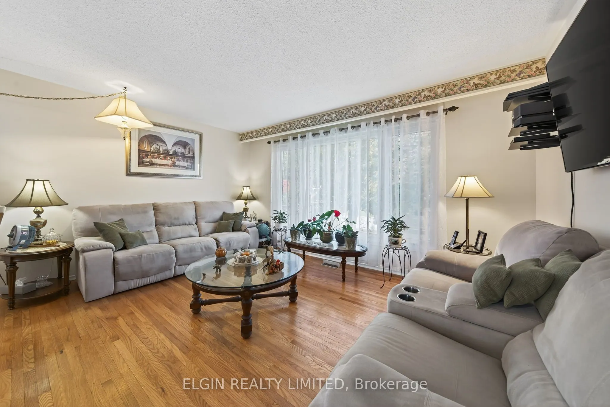 14 Stirling Crescent