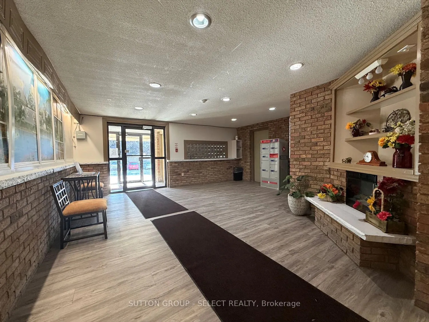 140 Park Avenue E, #402