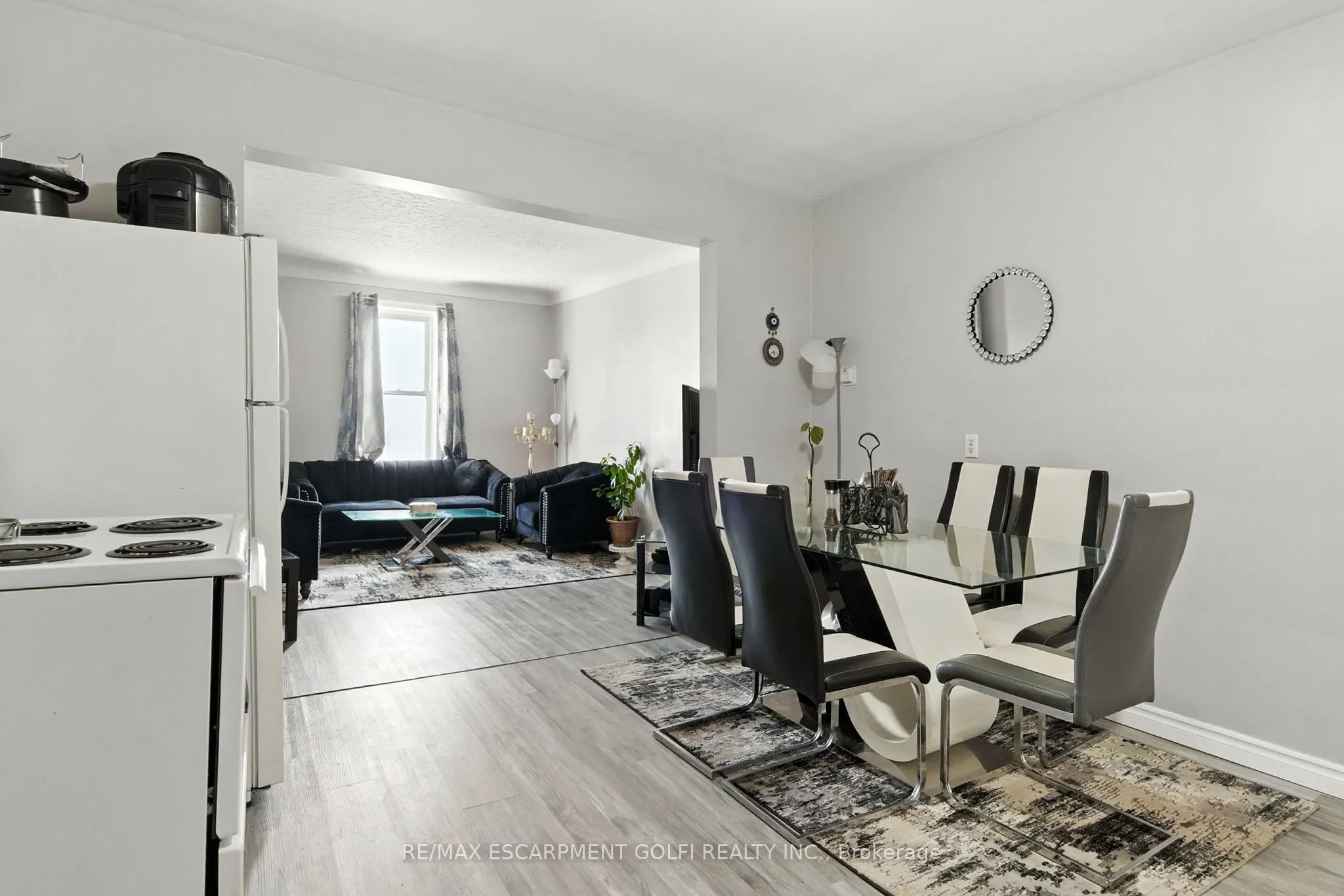 229 Main Street W