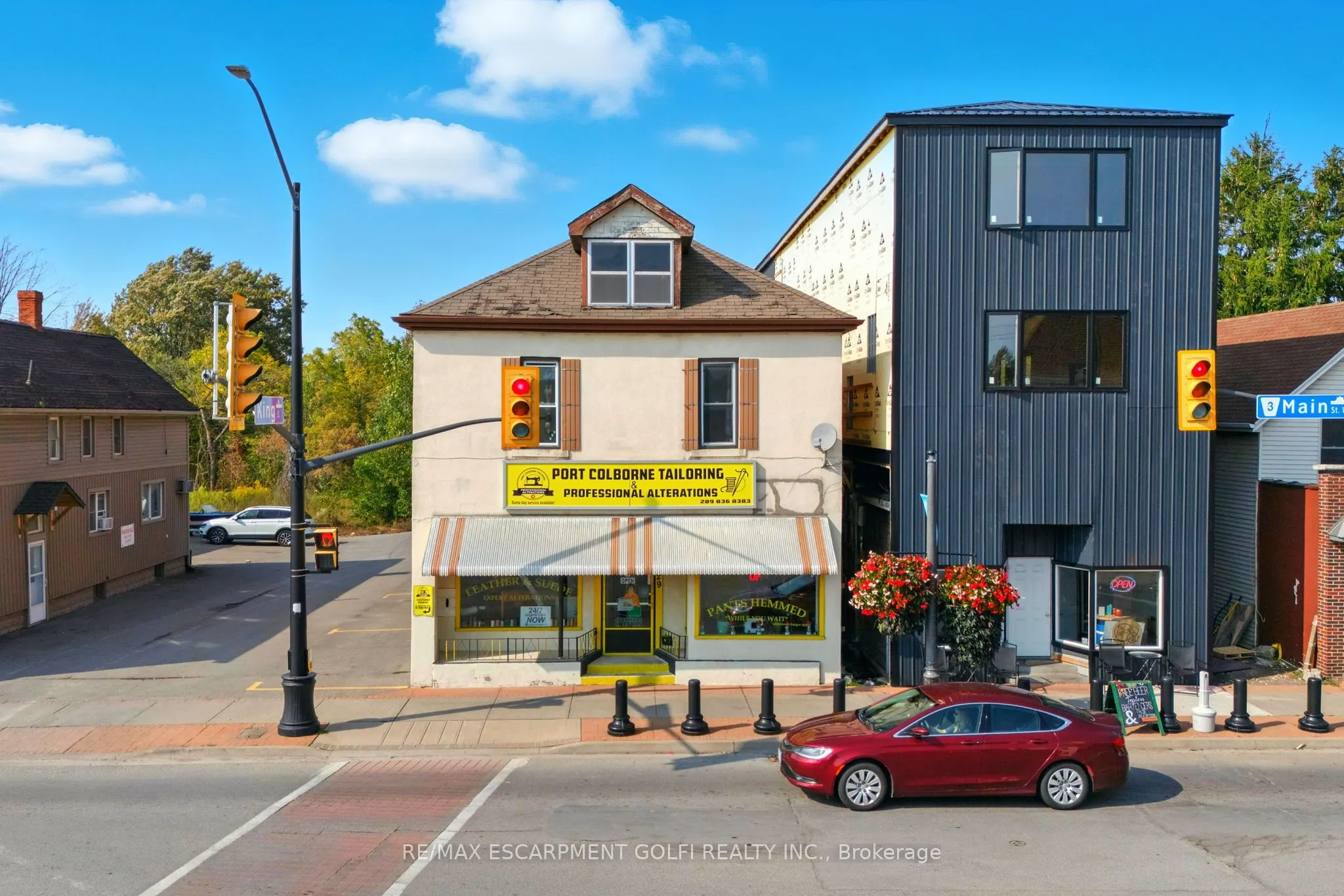 229 Main Street W