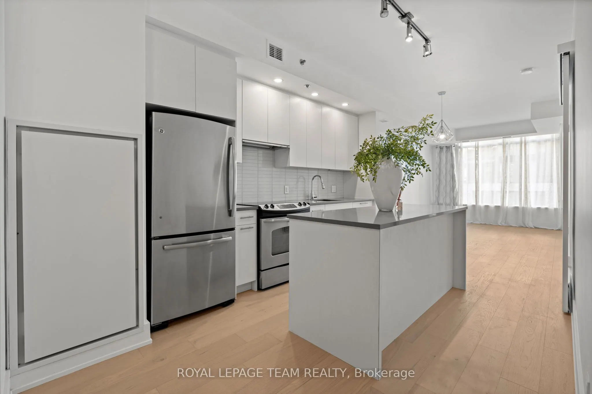 108 RICHMOND Road, #207