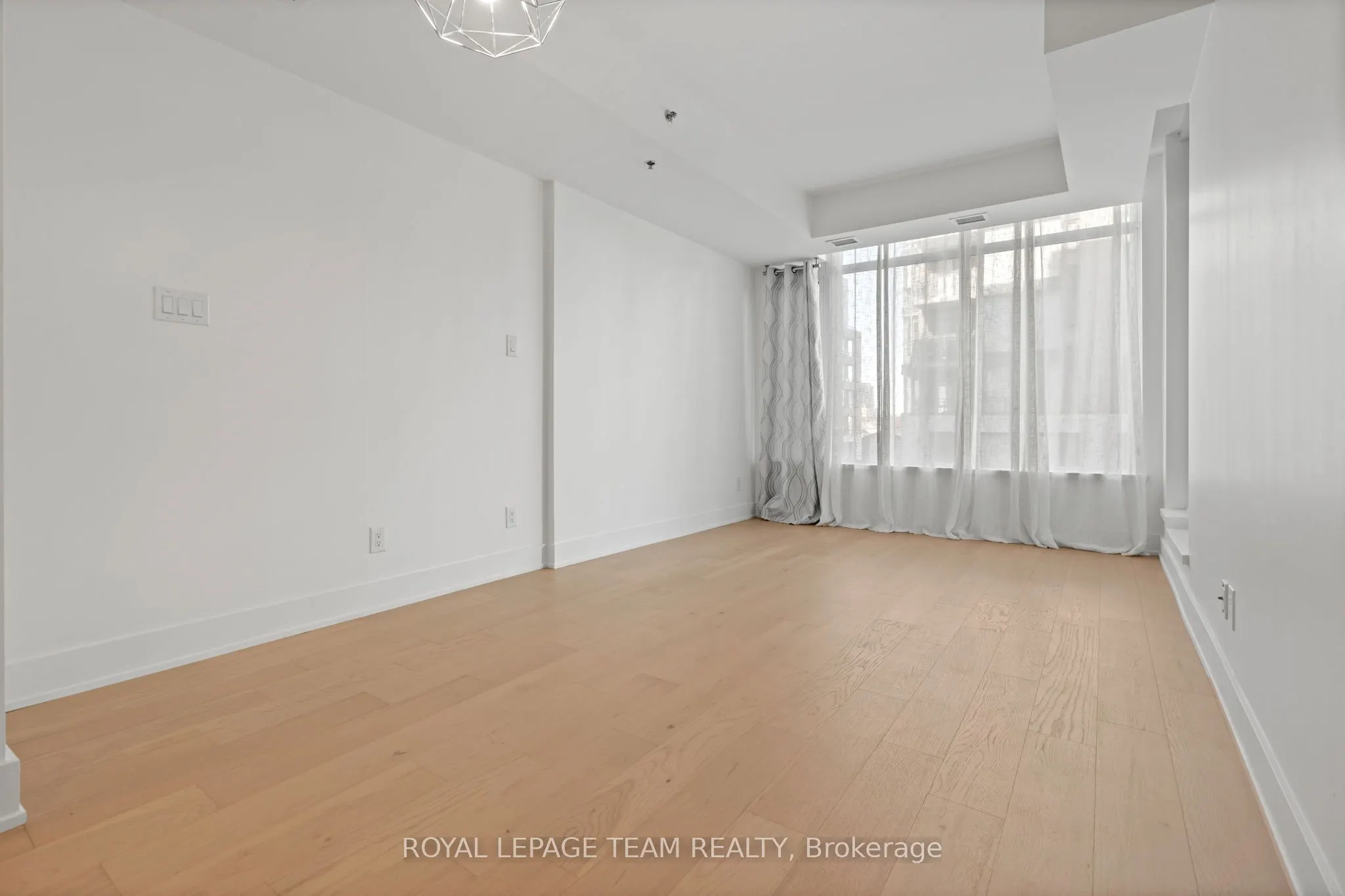 108 RICHMOND Road, #207
