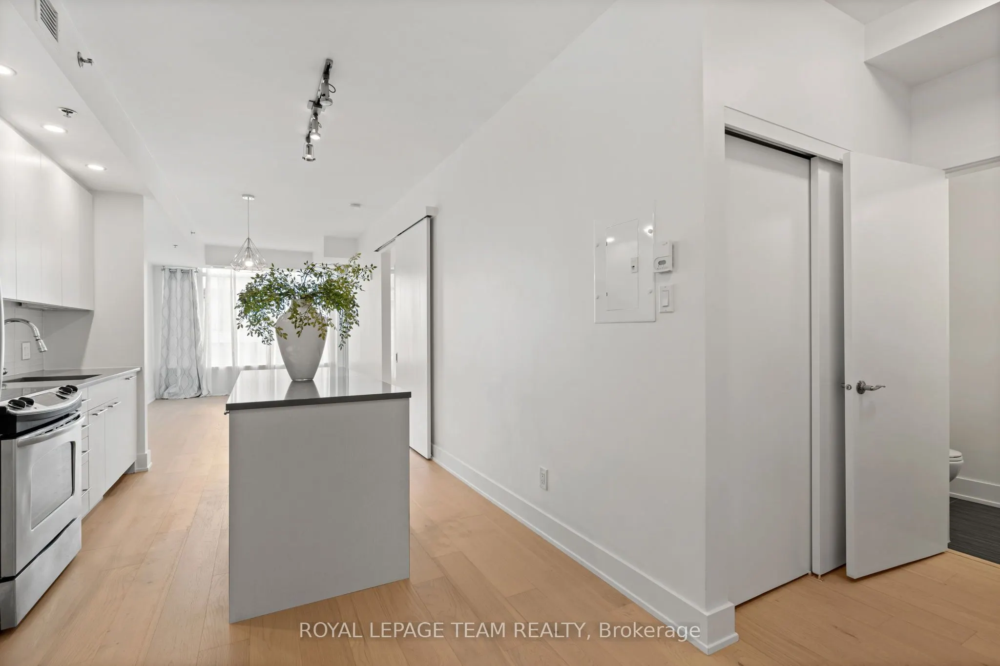 108 RICHMOND Road, #207