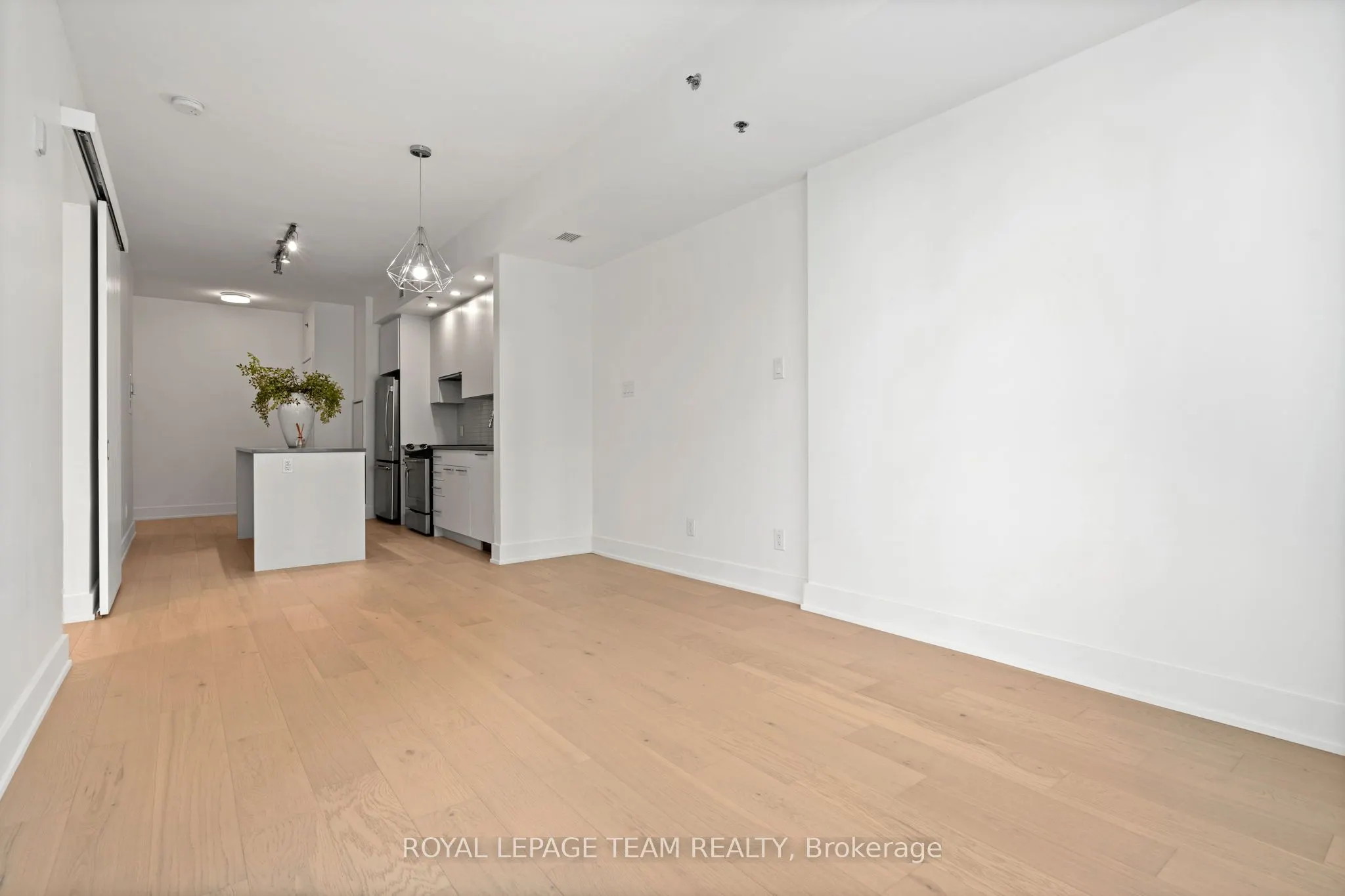 108 RICHMOND Road, #207