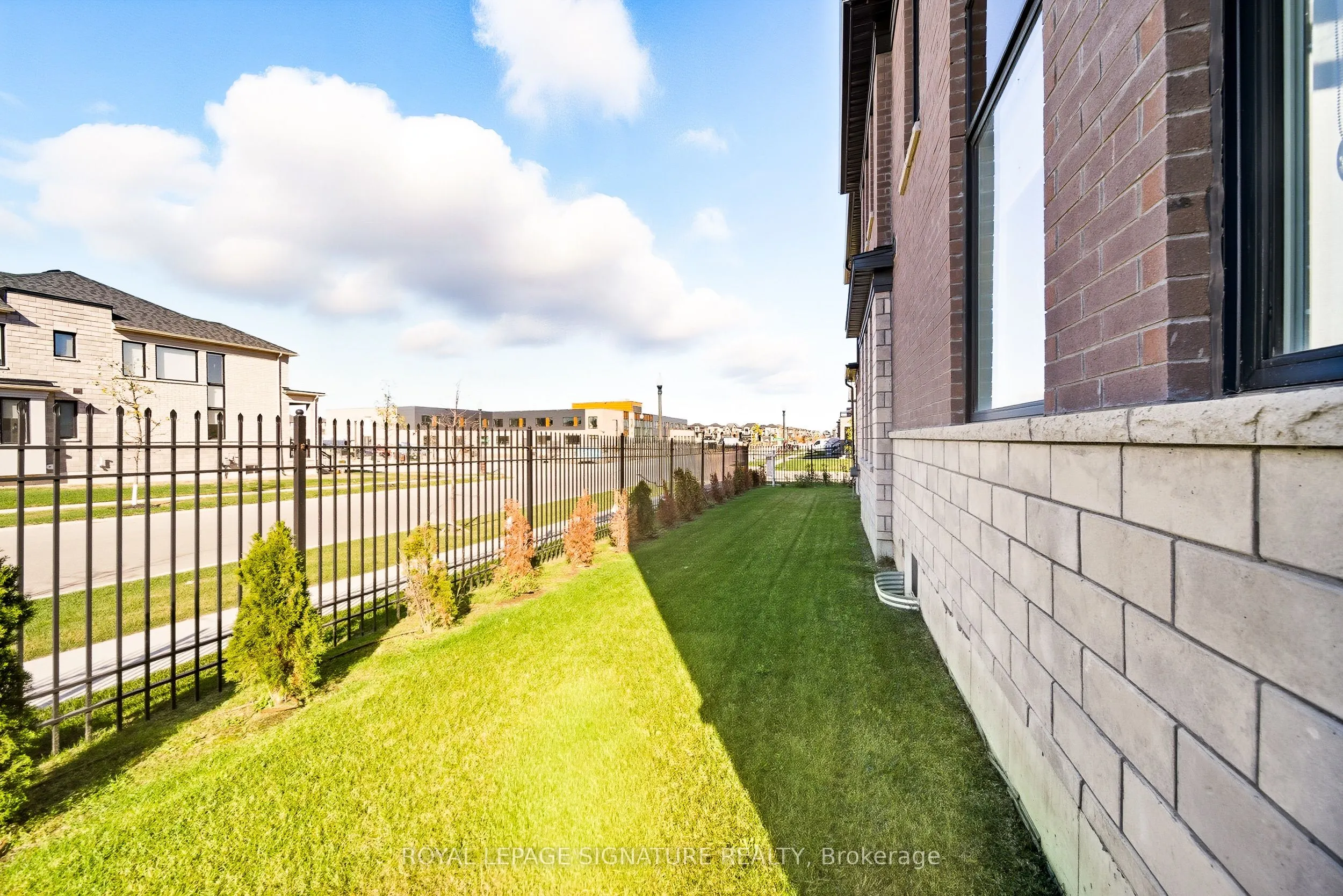 984 Centennial Court