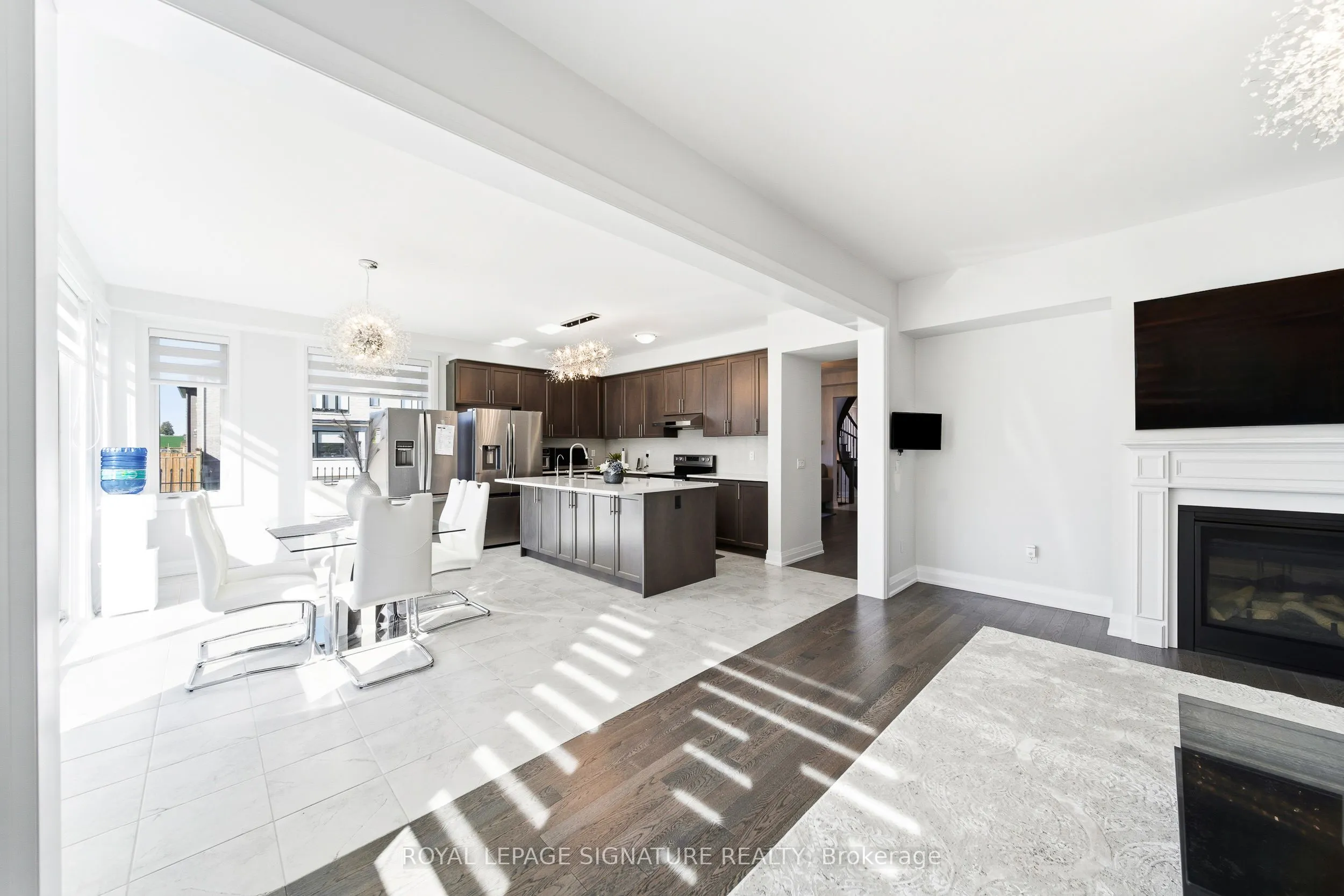 984 Centennial Court