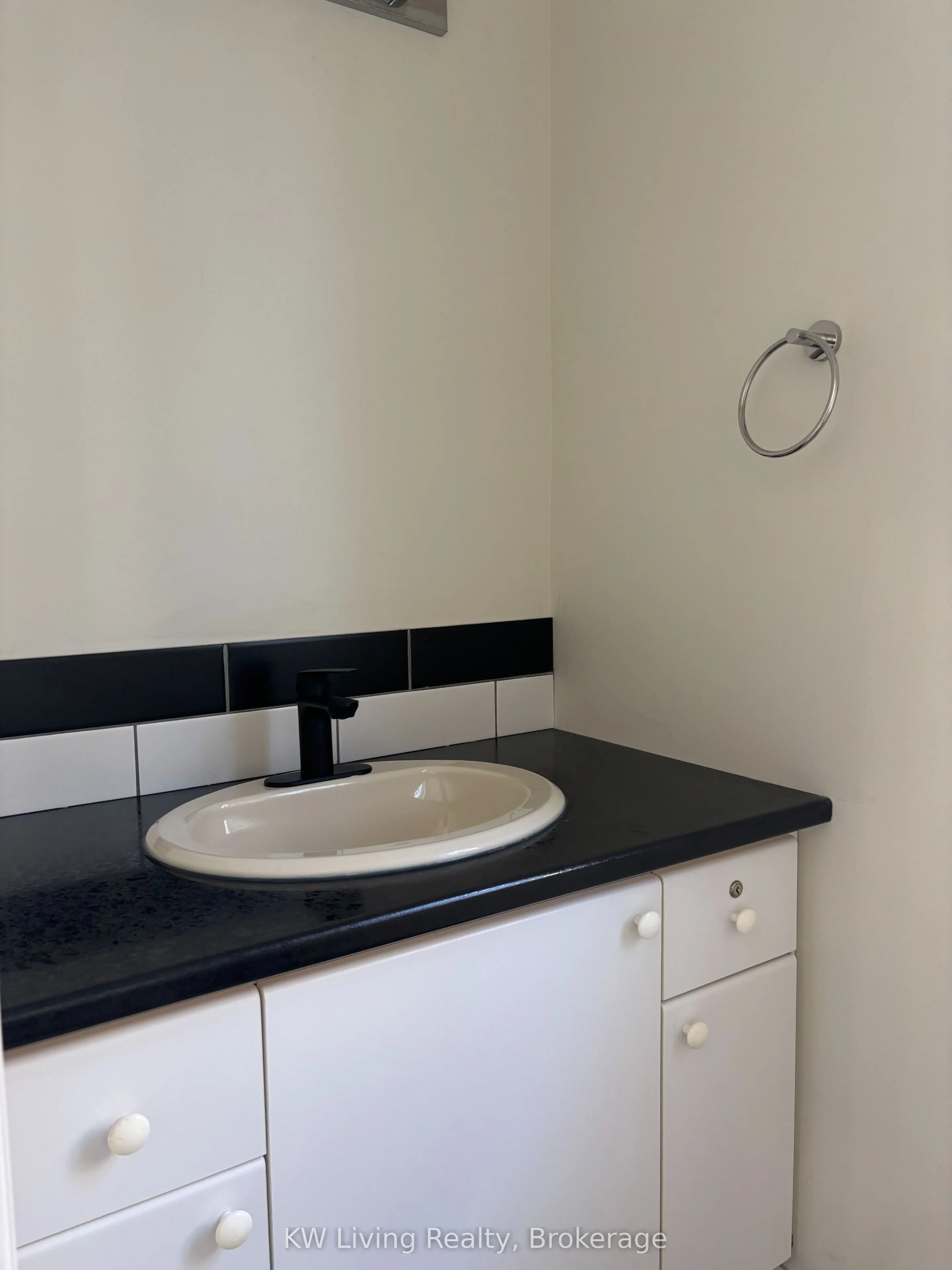 3A1 Kovac Road, #Upper