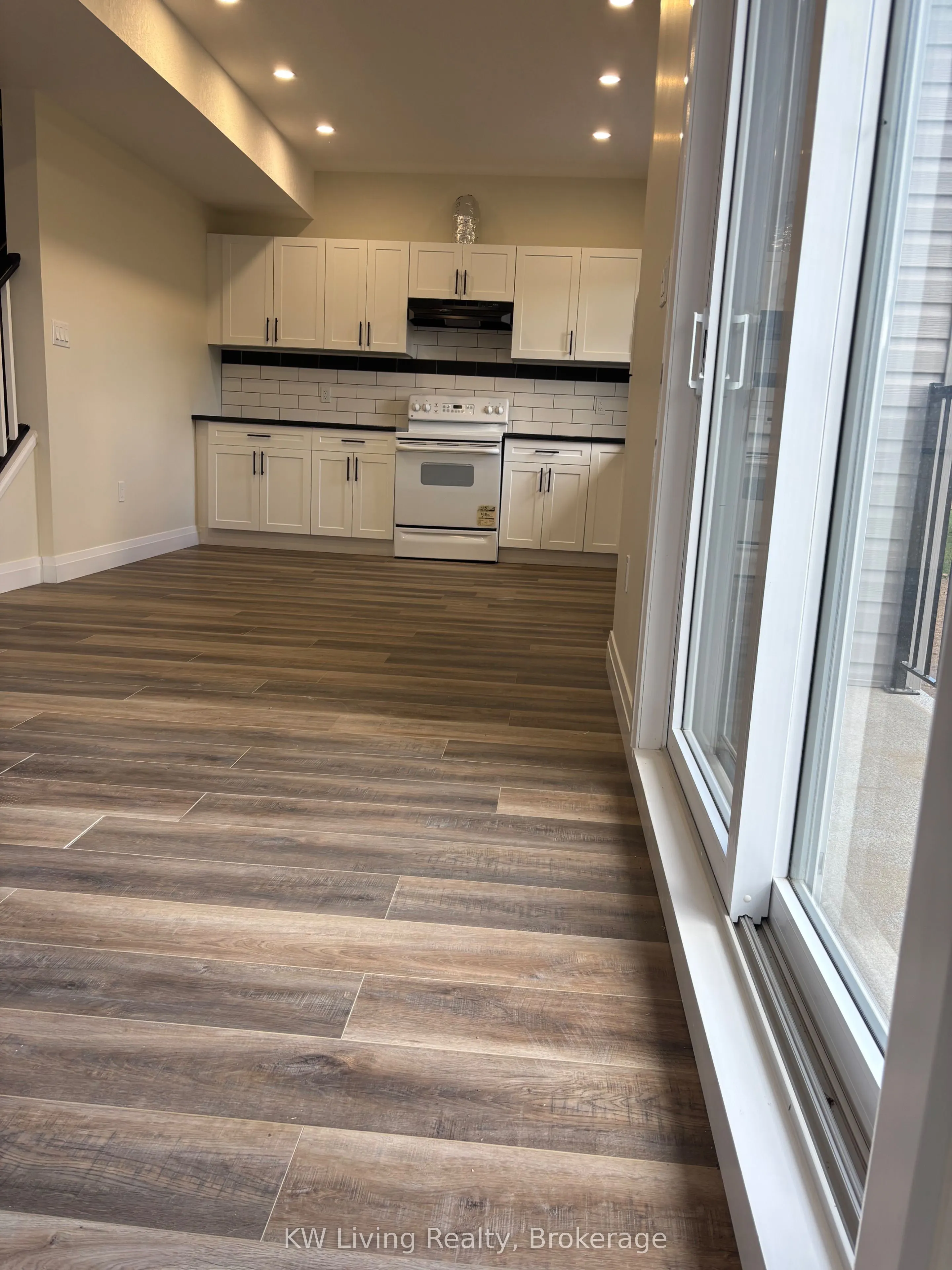 3A1 Kovac Road, #Upper