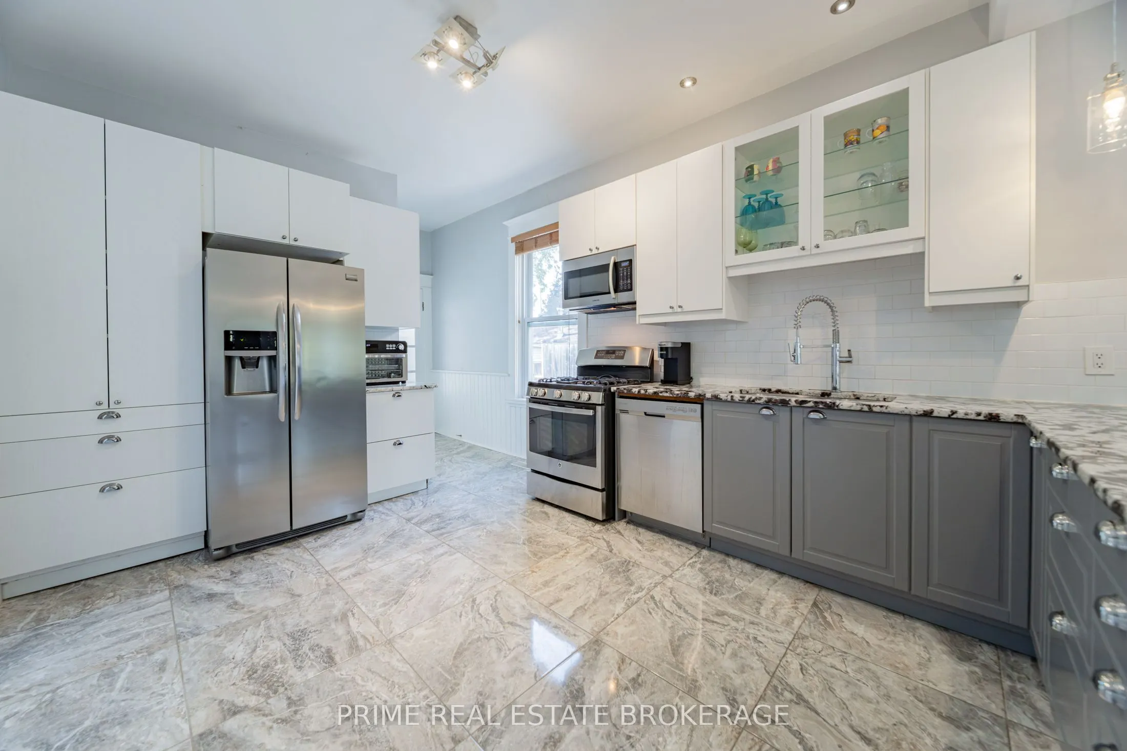 11 Briscoe Street E
