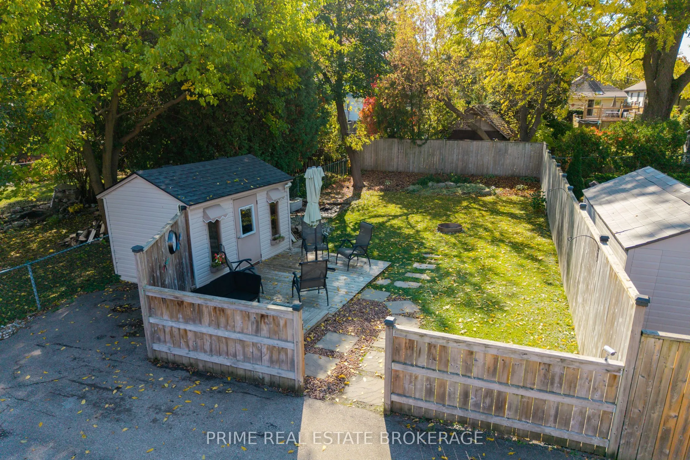 11 Briscoe Street E