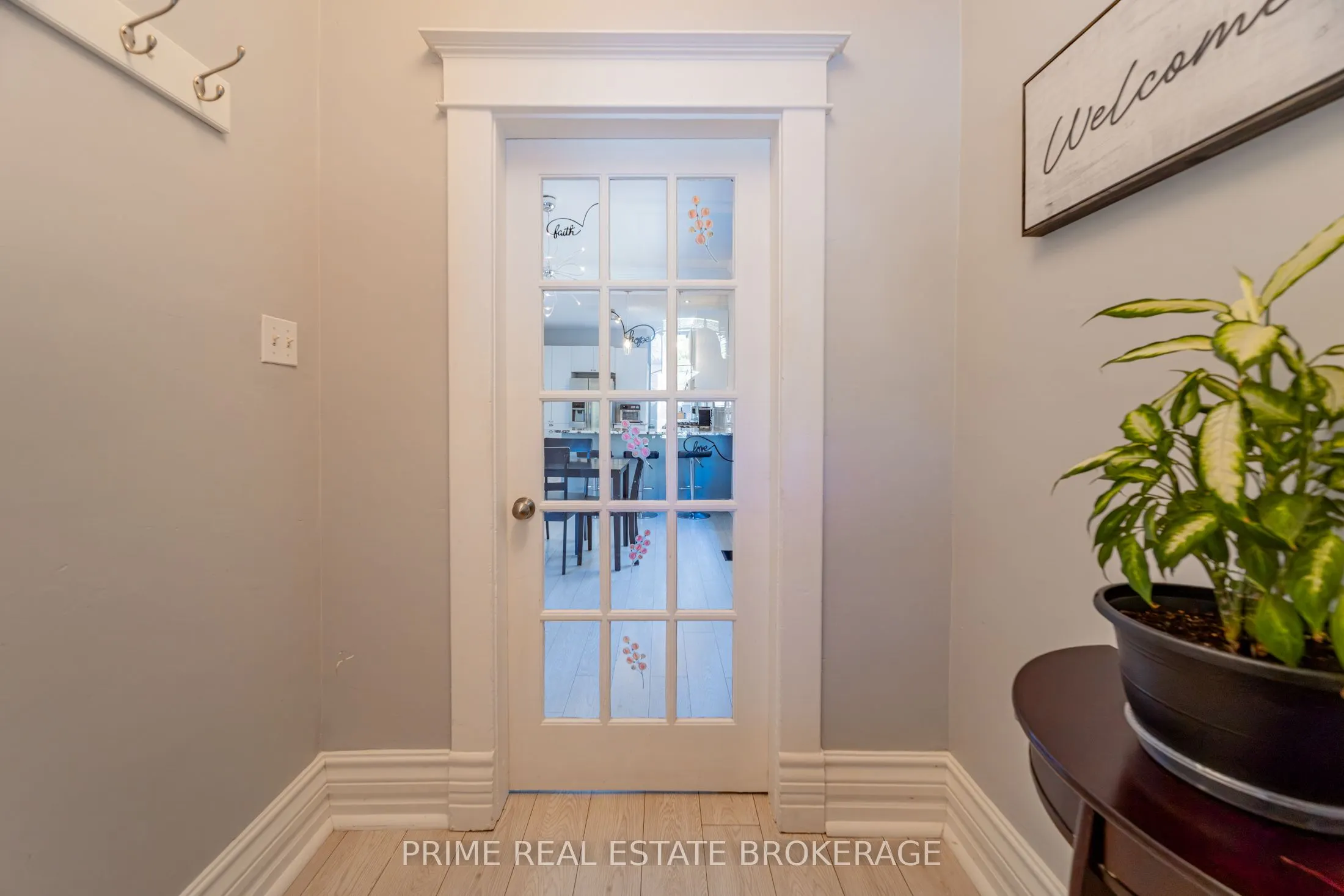 11 Briscoe Street E