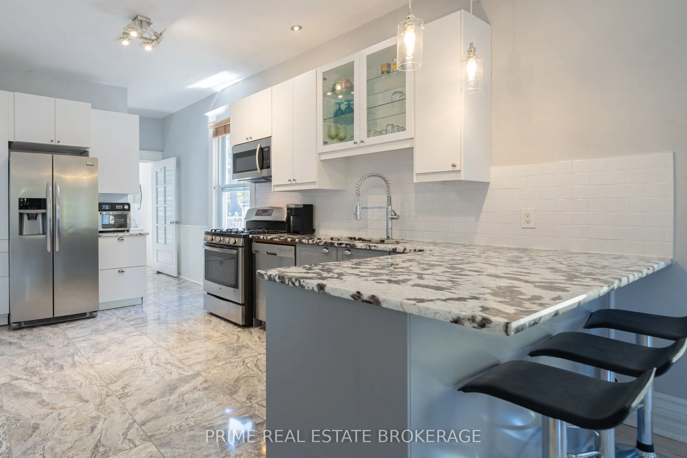 11 Briscoe Street E