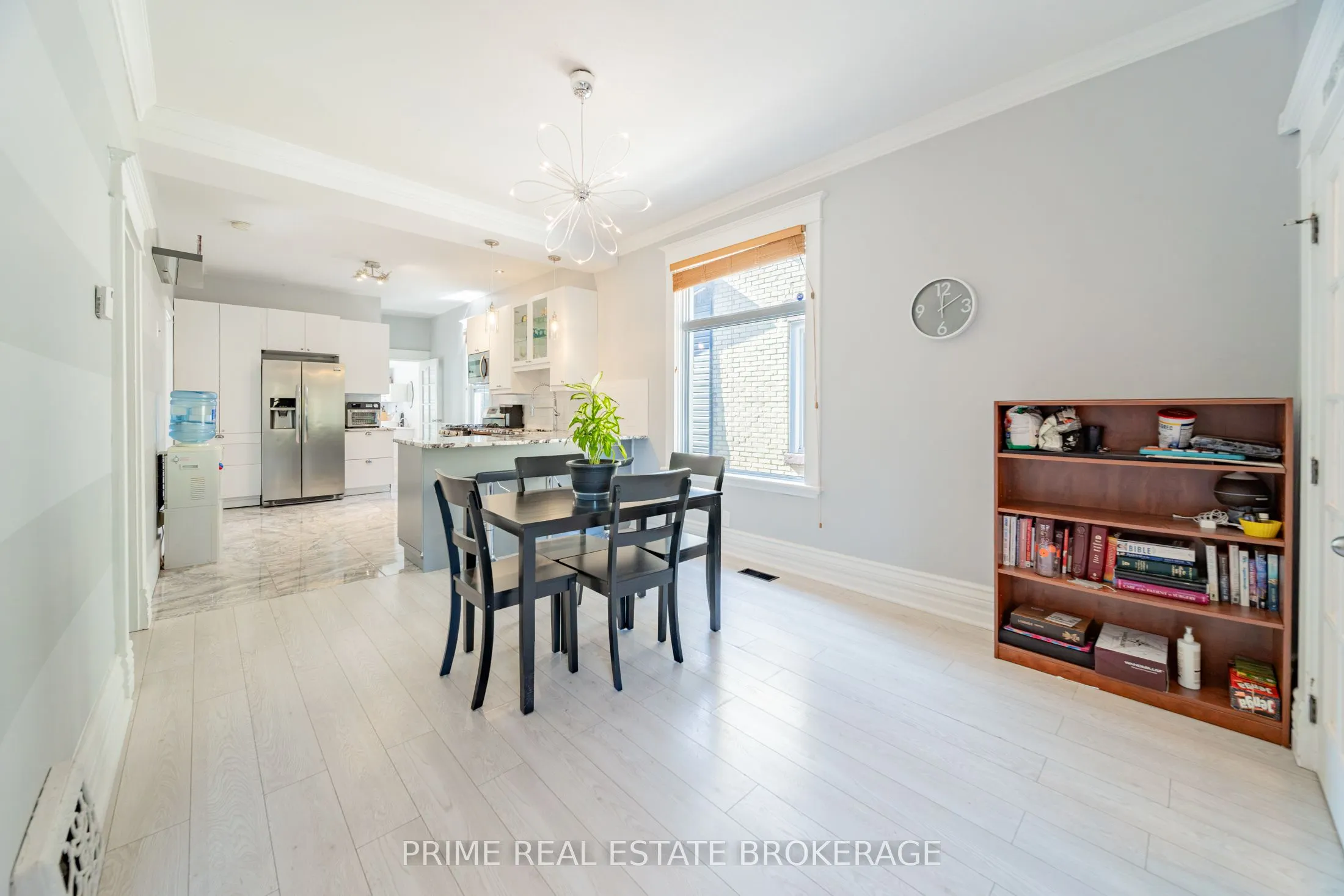 11 Briscoe Street E