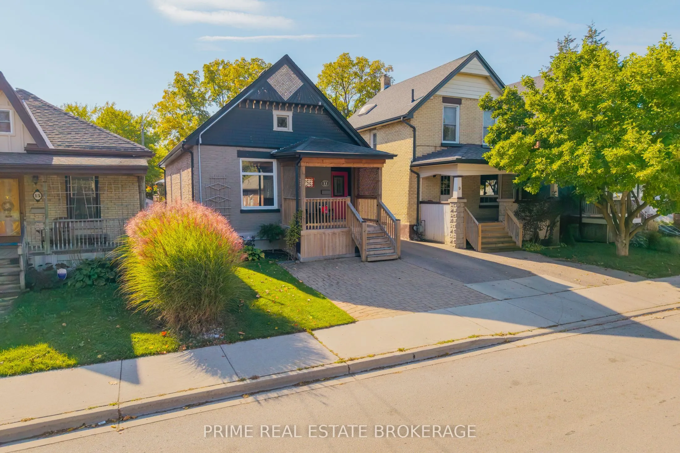 11 Briscoe Street E