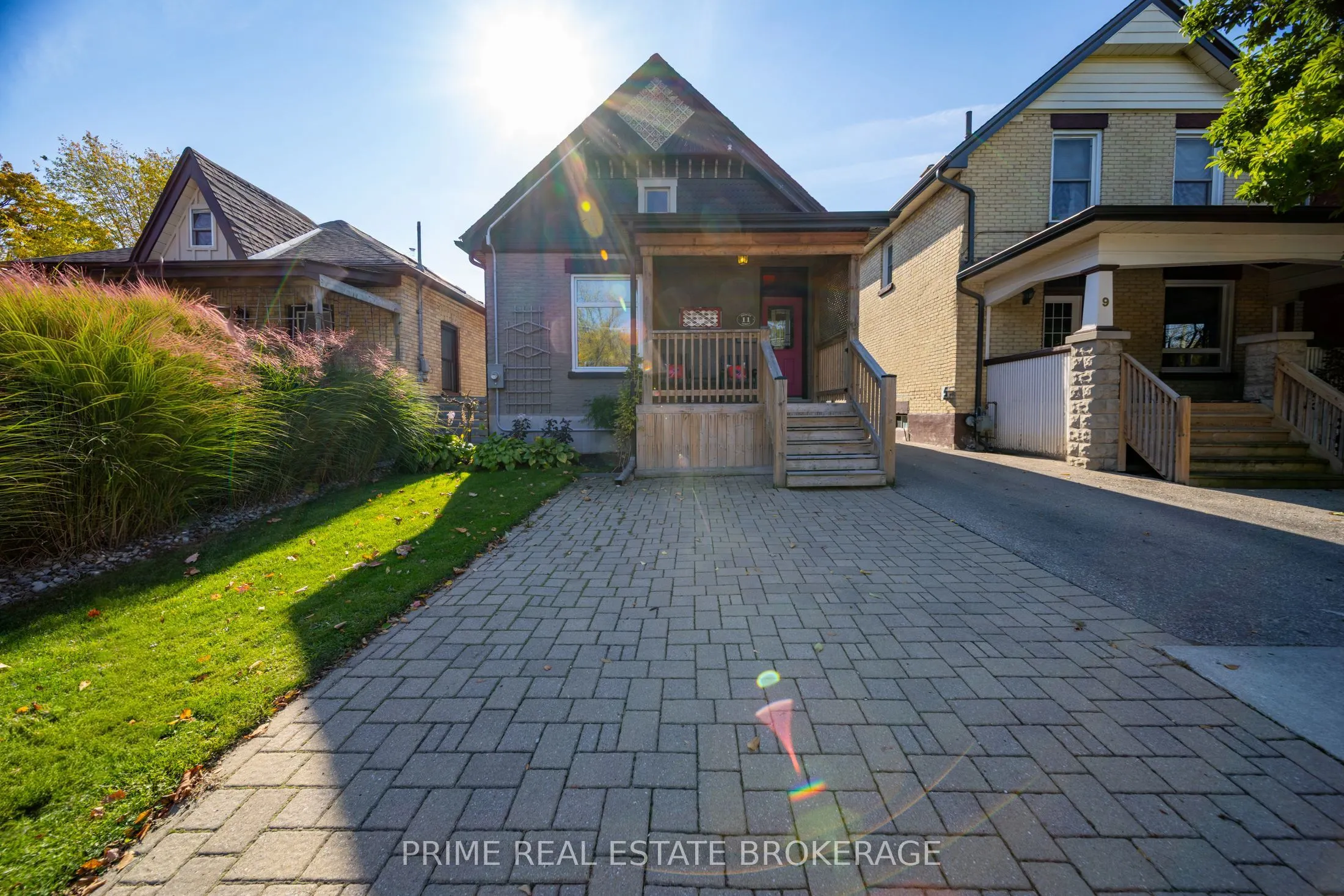 11 Briscoe Street E