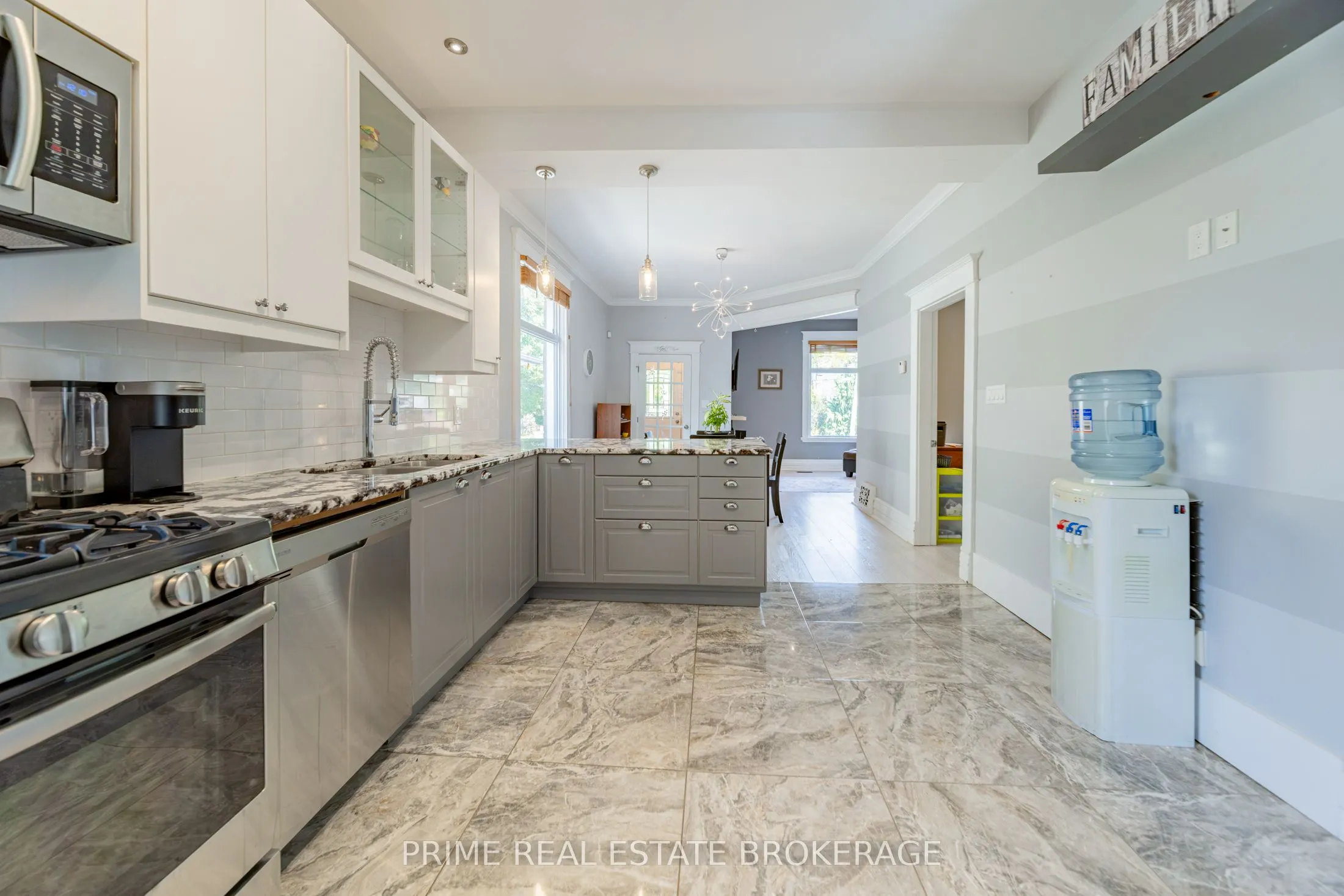 11 Briscoe Street E