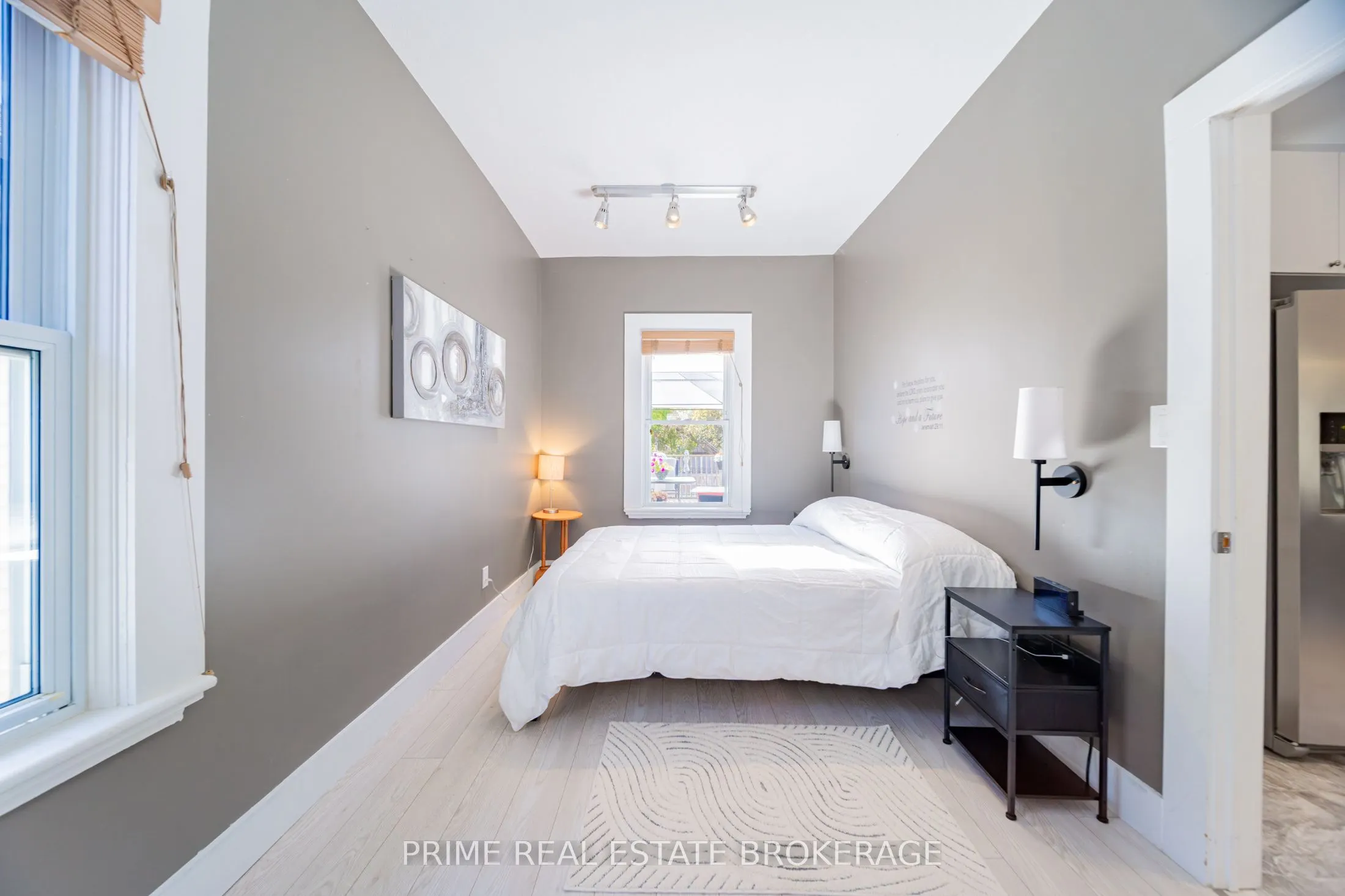 11 Briscoe Street E