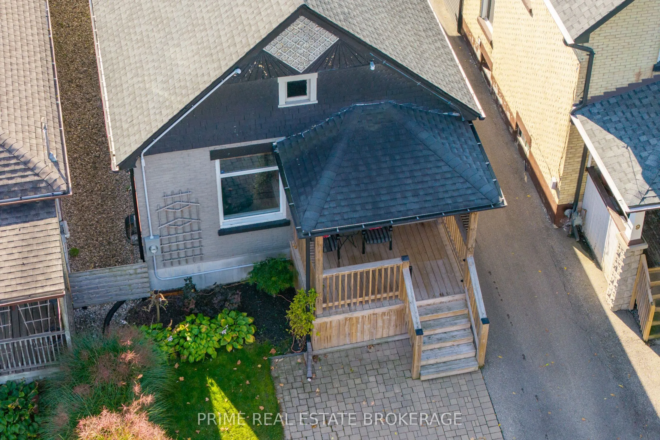 11 Briscoe Street E