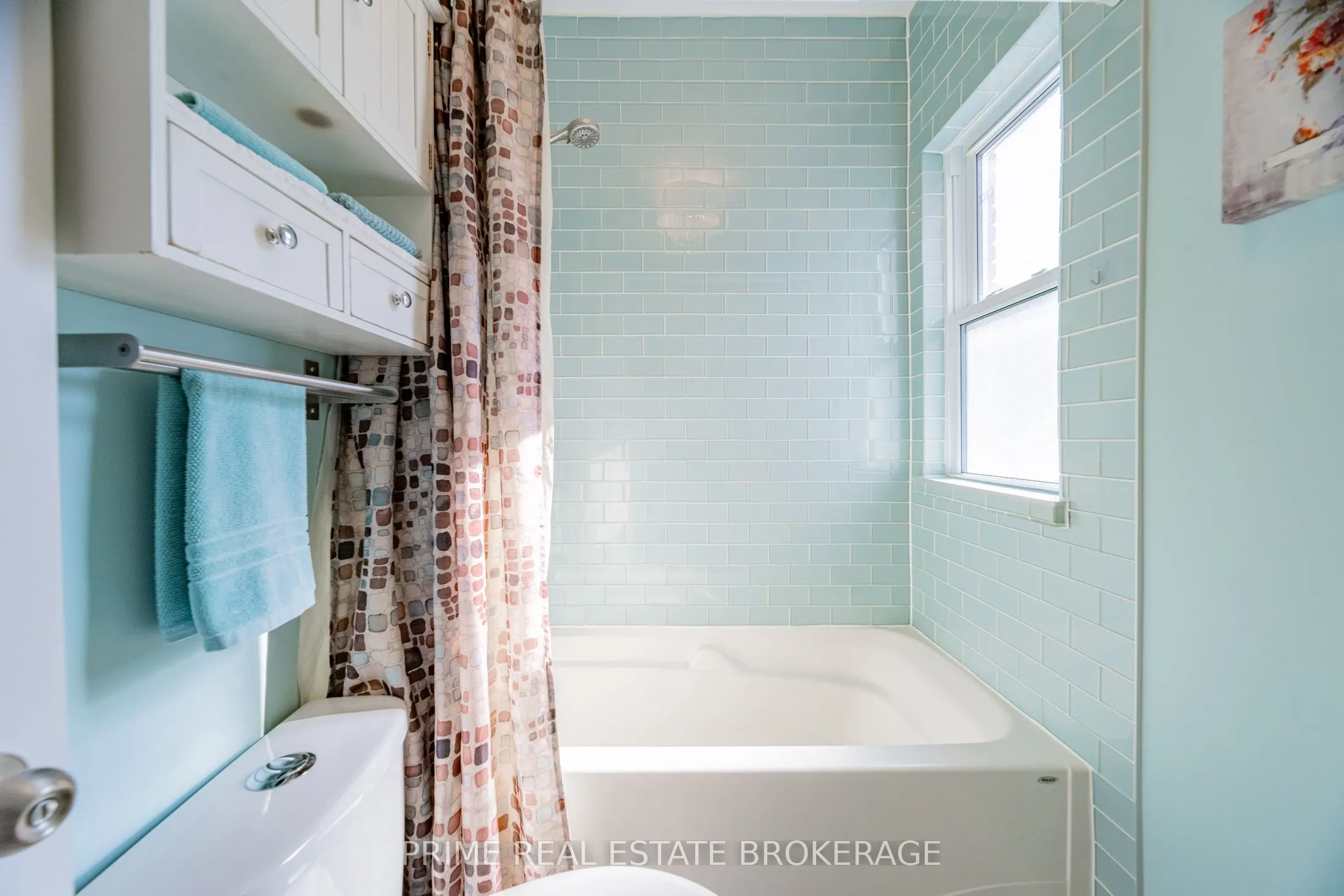 11 Briscoe Street E
