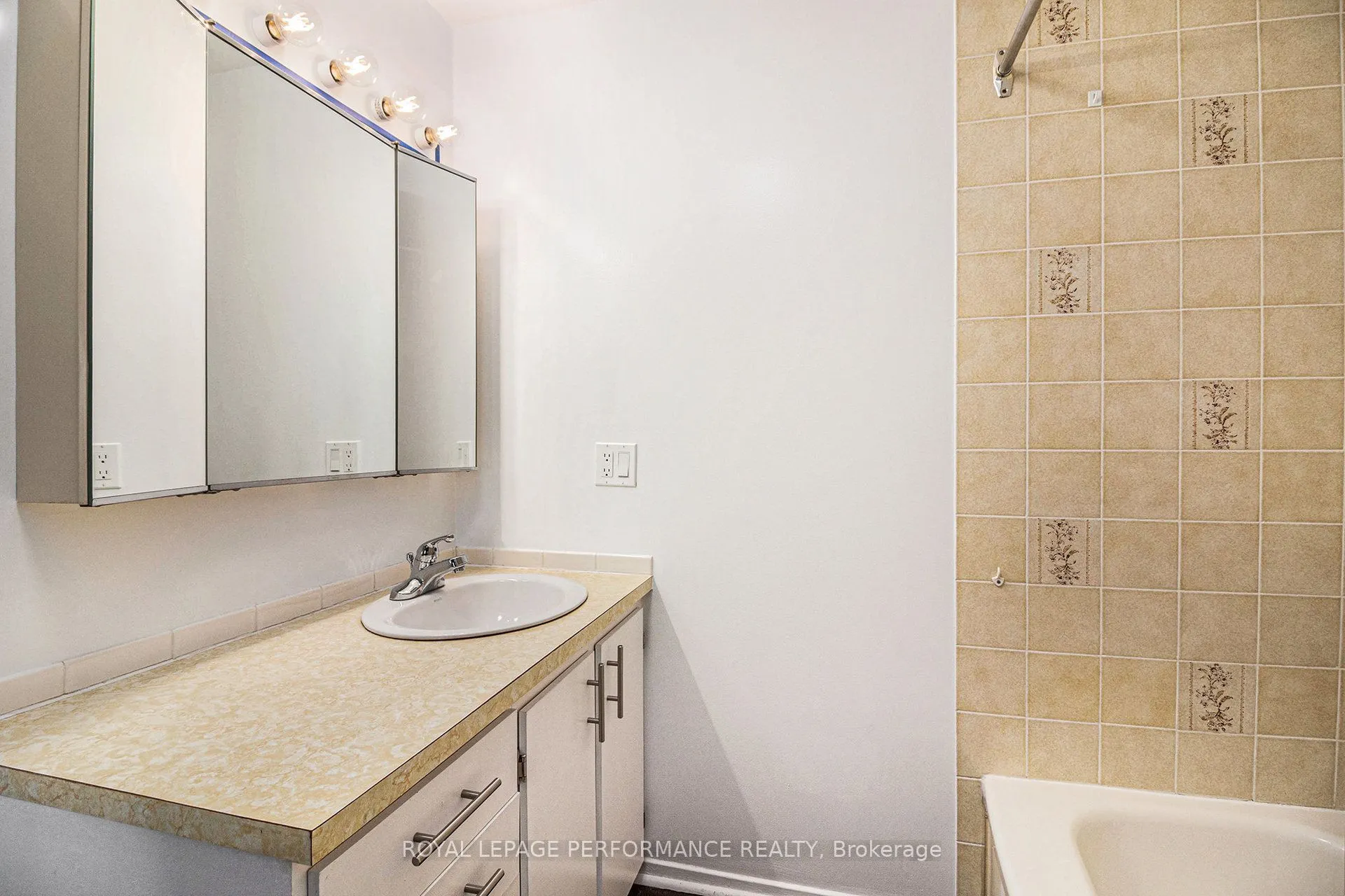 6470 Bilberry Drive, #209