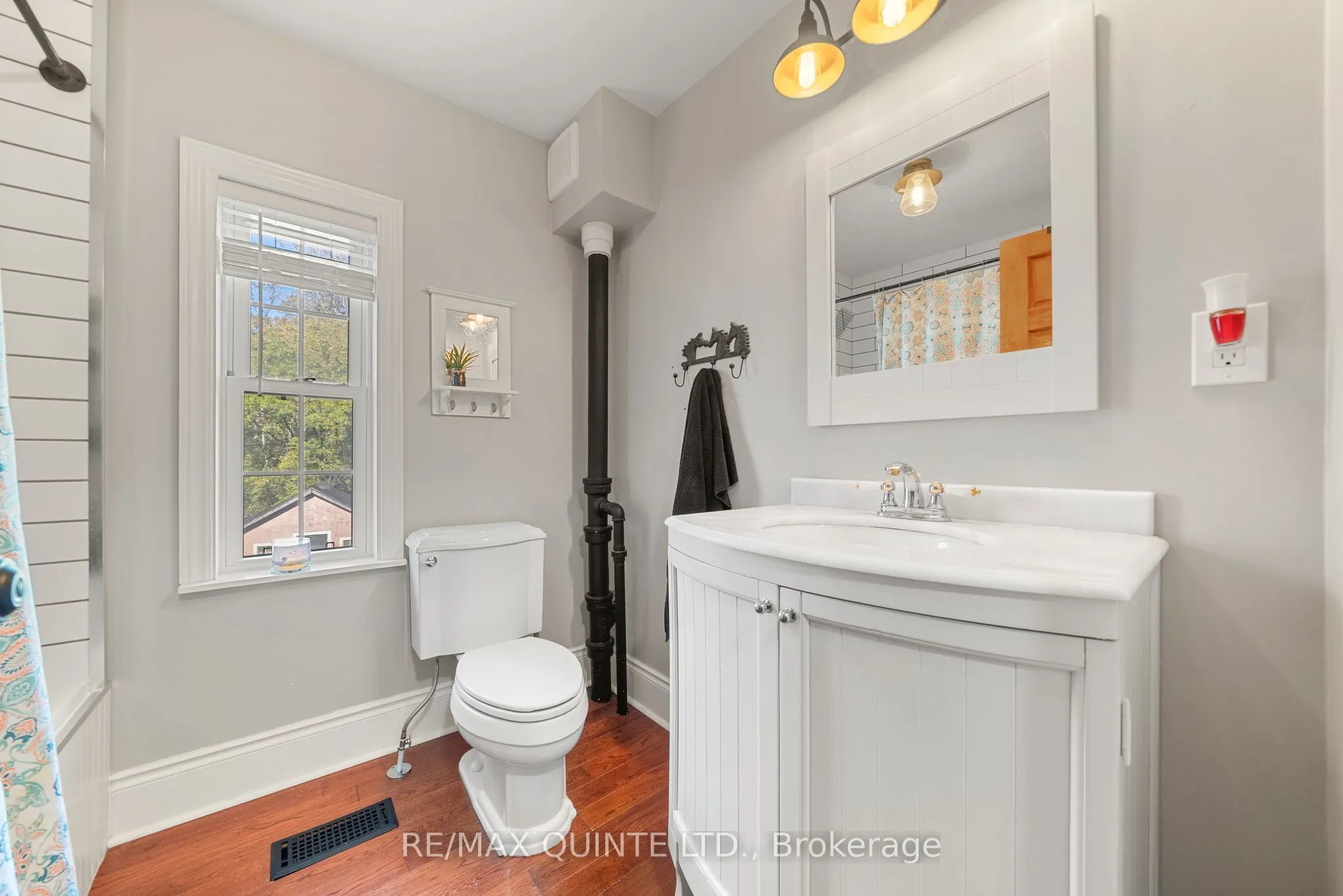 562 Trenton Frankford Road