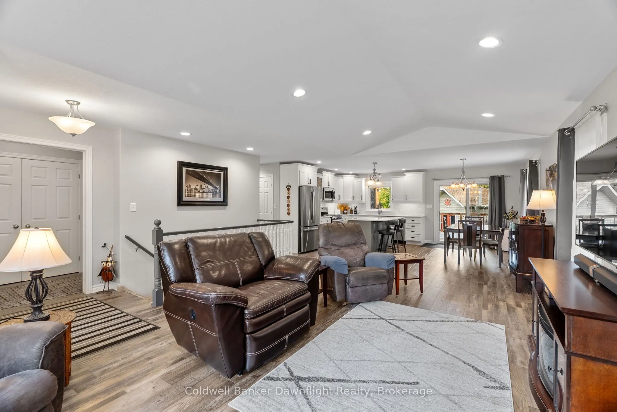 86 Huron Street W