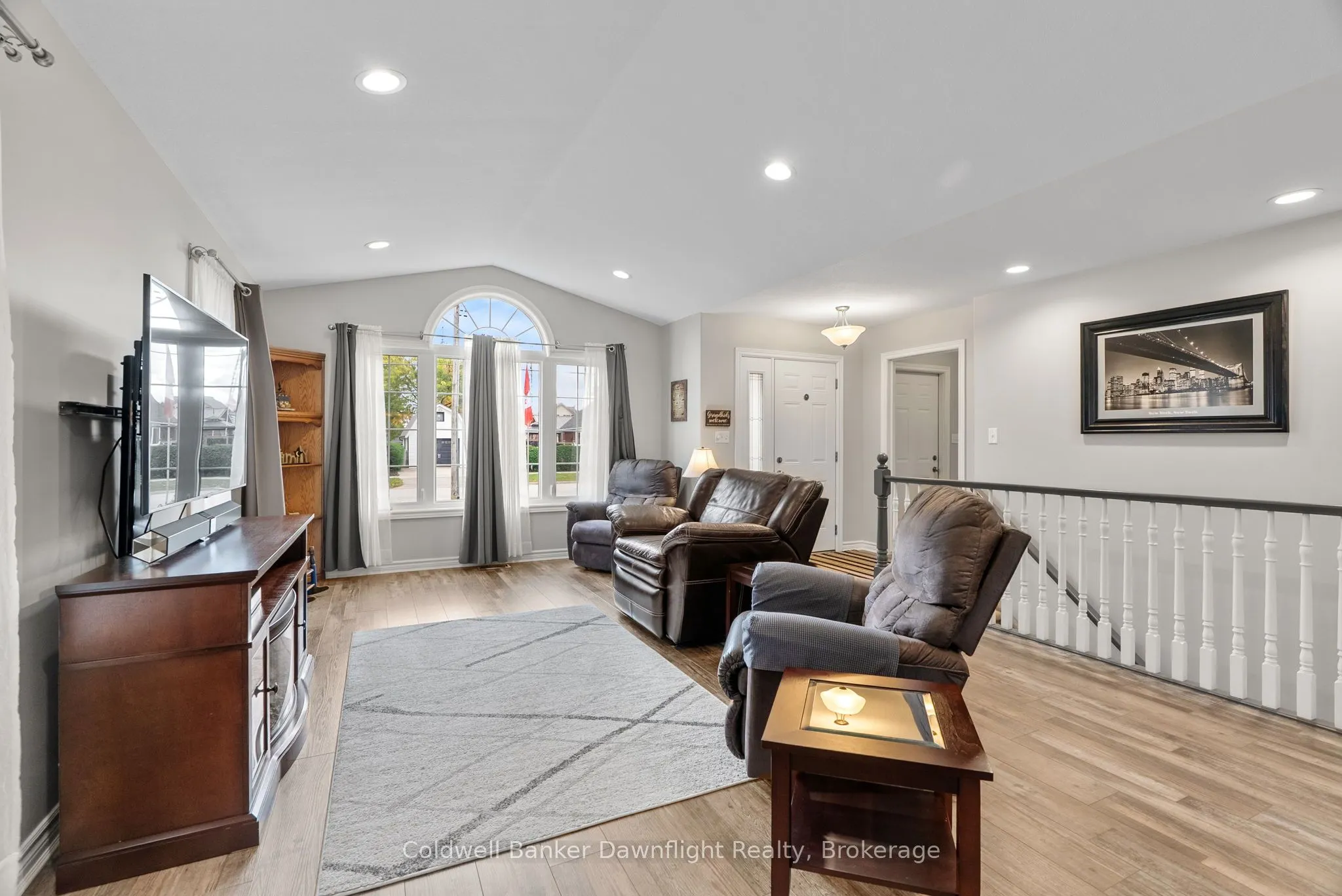 86 Huron Street W