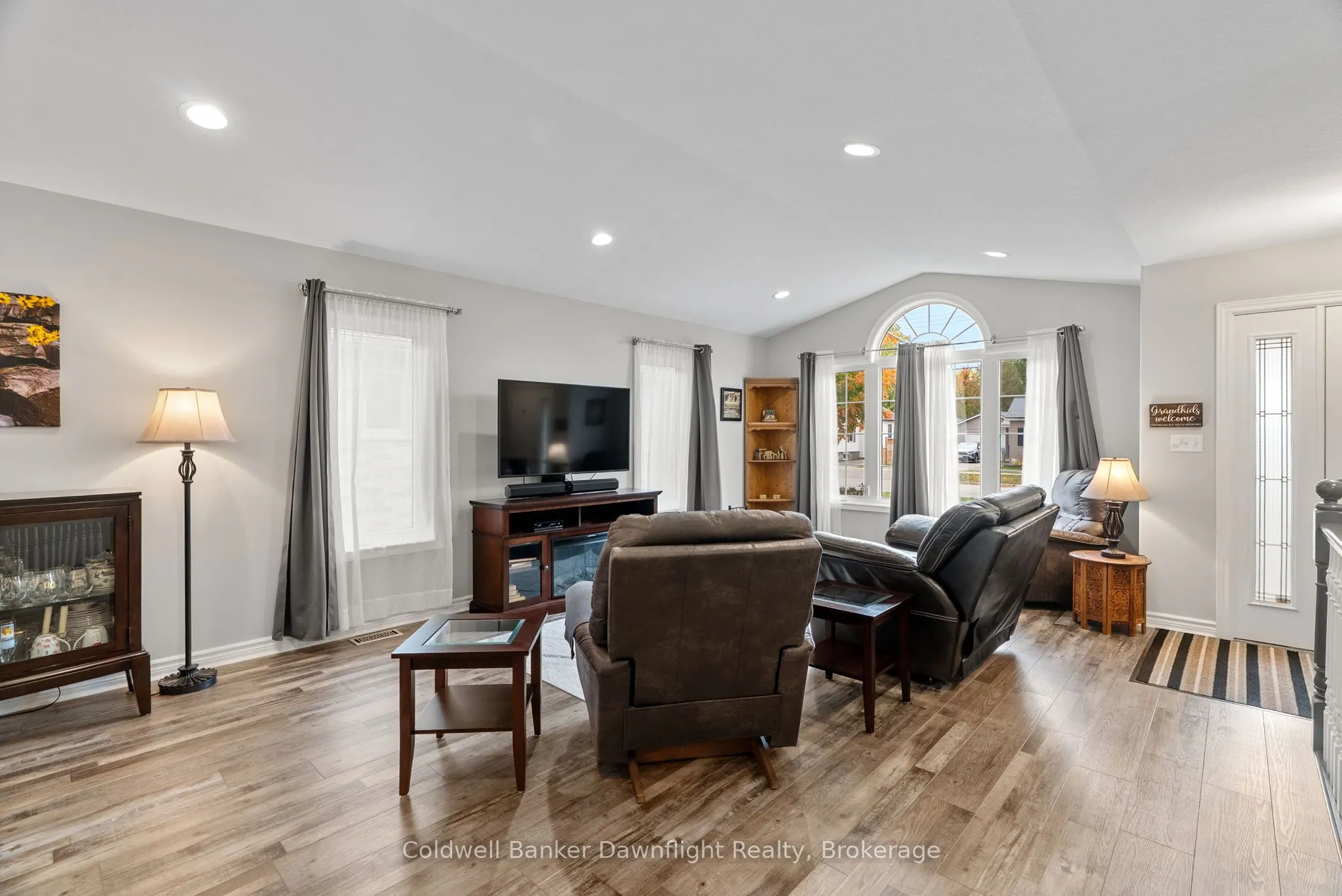 86 Huron Street W