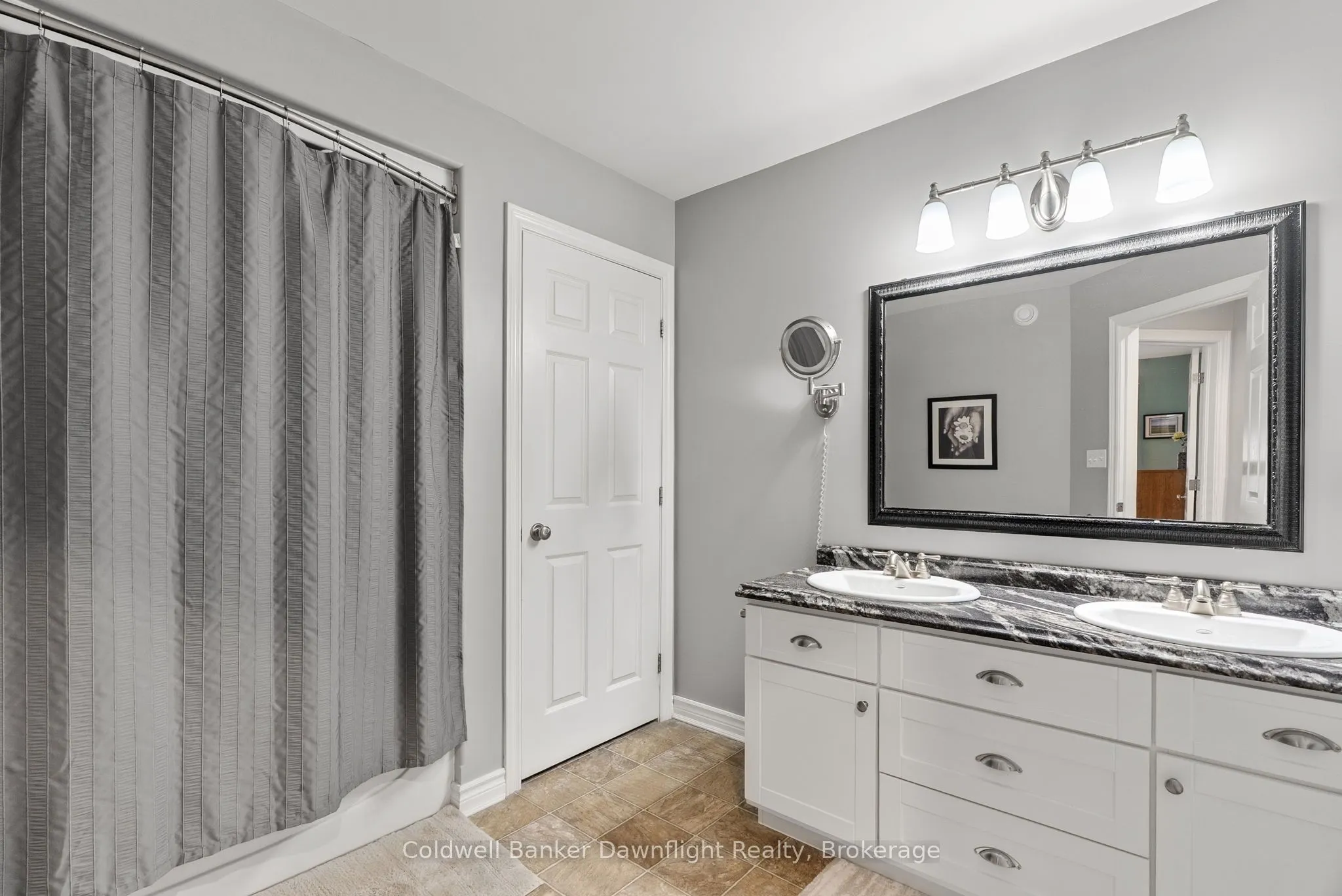 86 Huron Street W