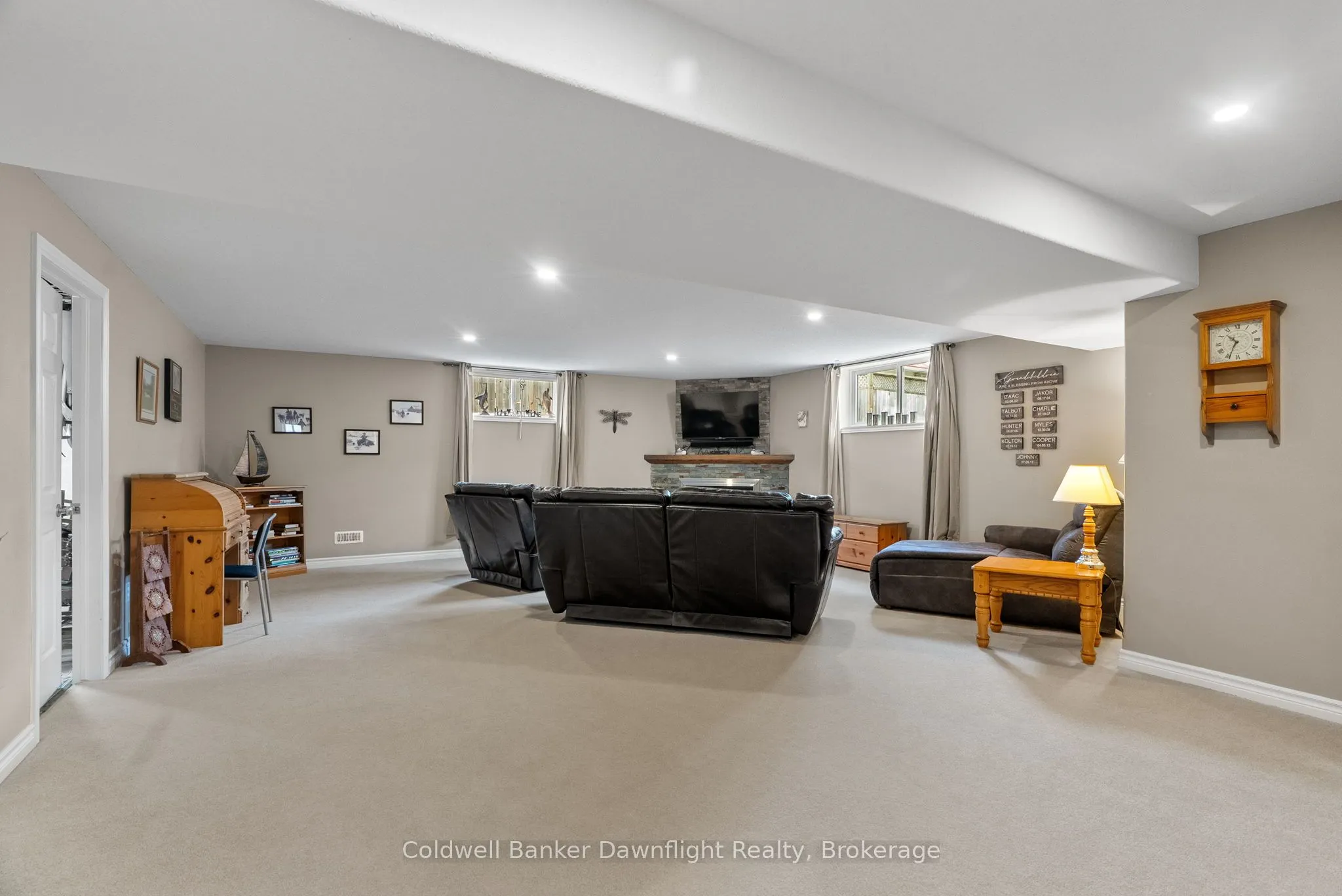 86 Huron Street W