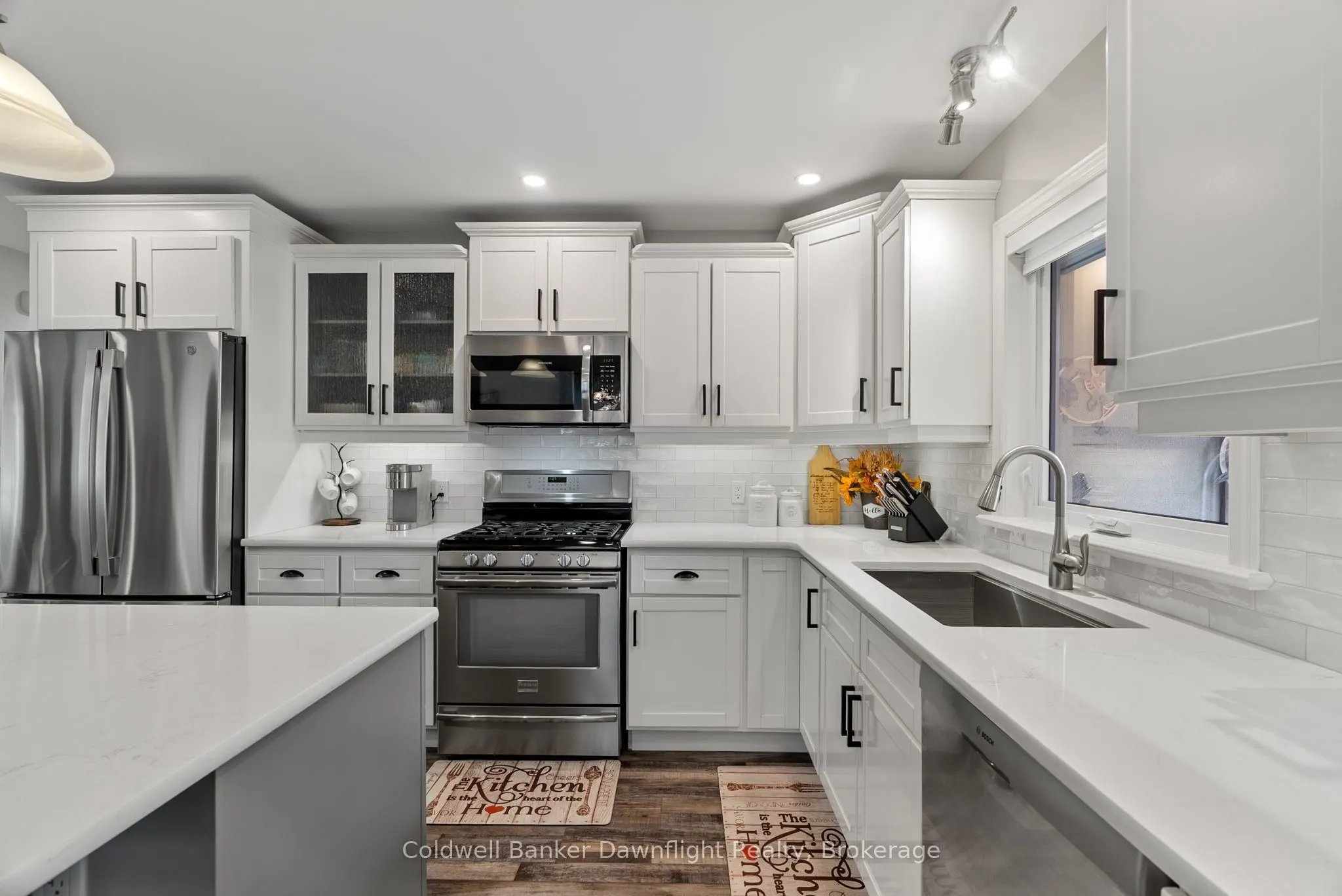 86 Huron Street W