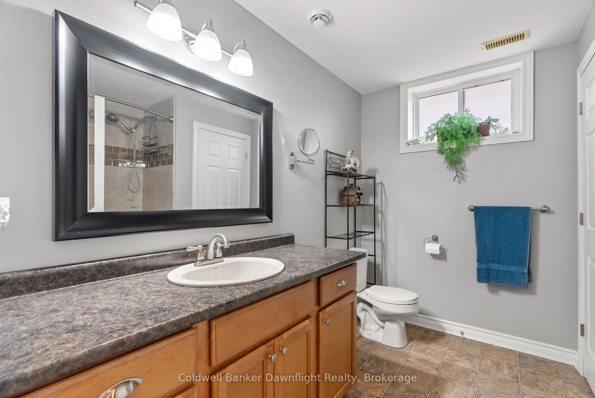 86 Huron Street W