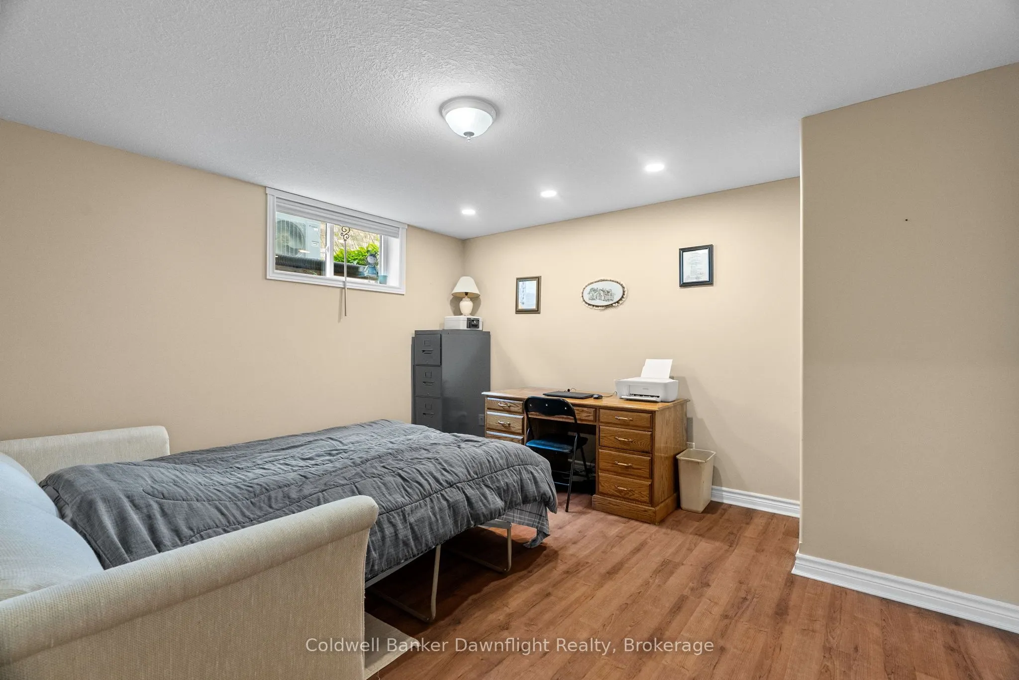 86 Huron Street W