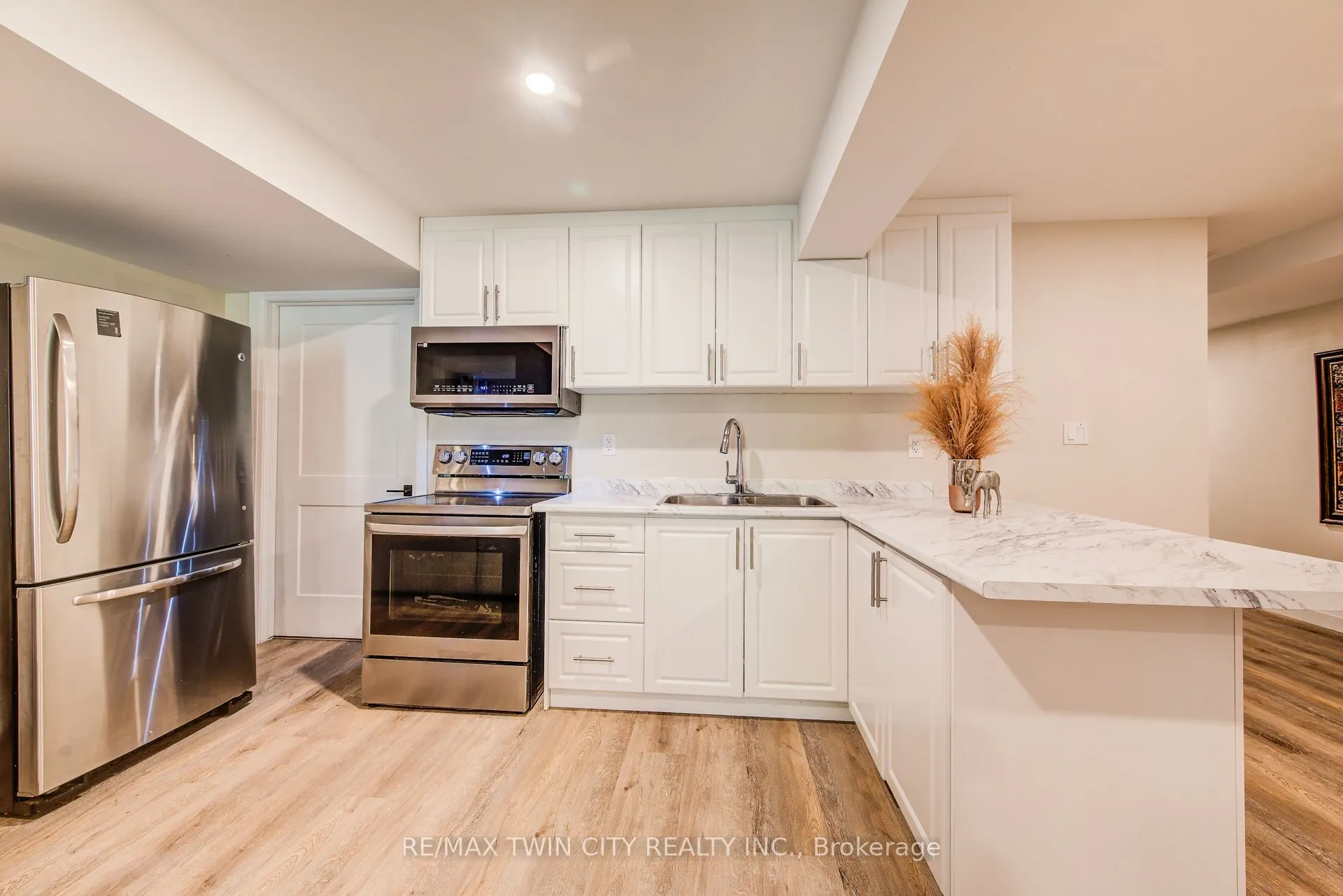 928 Chapel Hill Court S