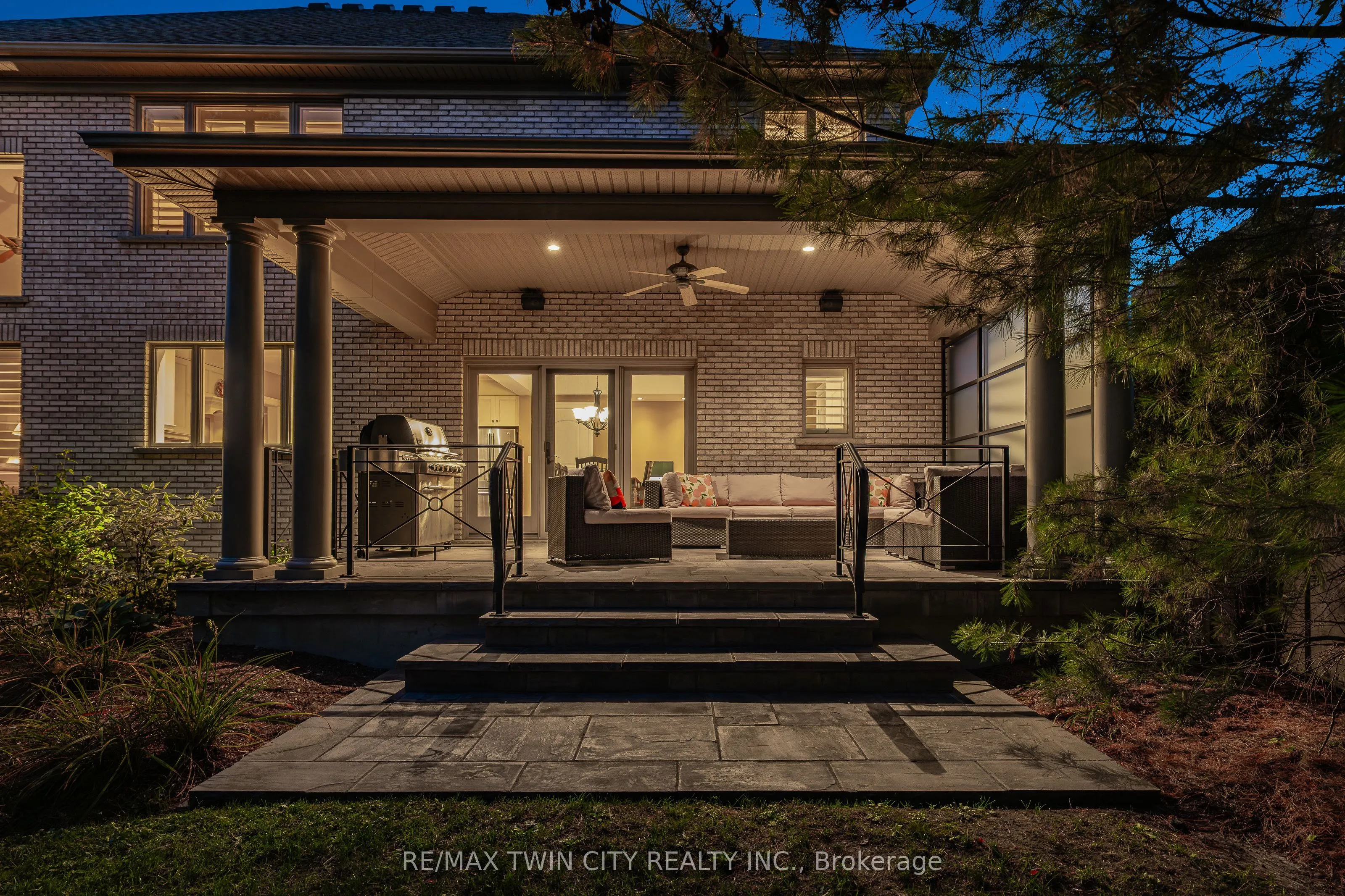 541 Falconridge Crescent