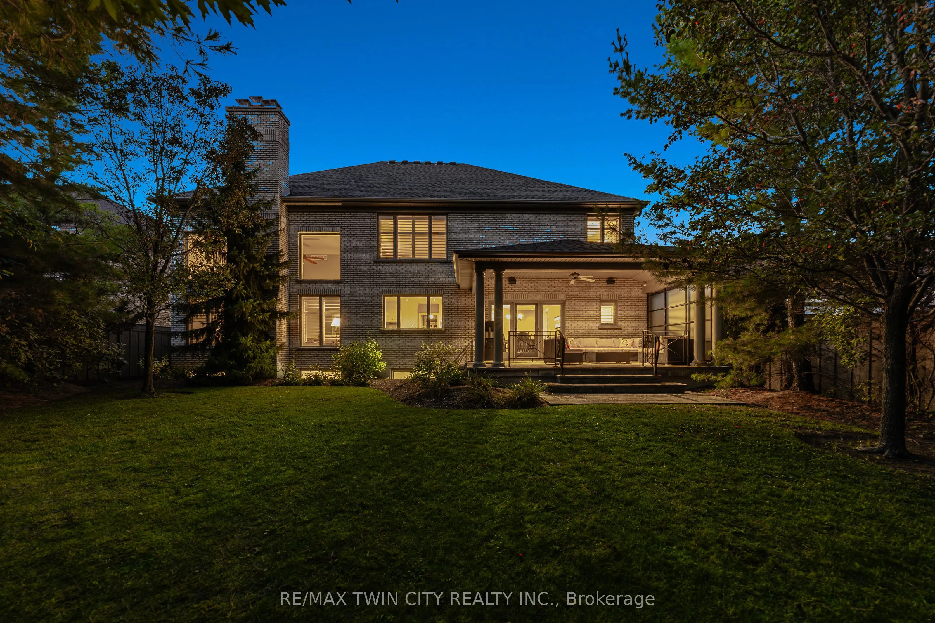 541 Falconridge Crescent