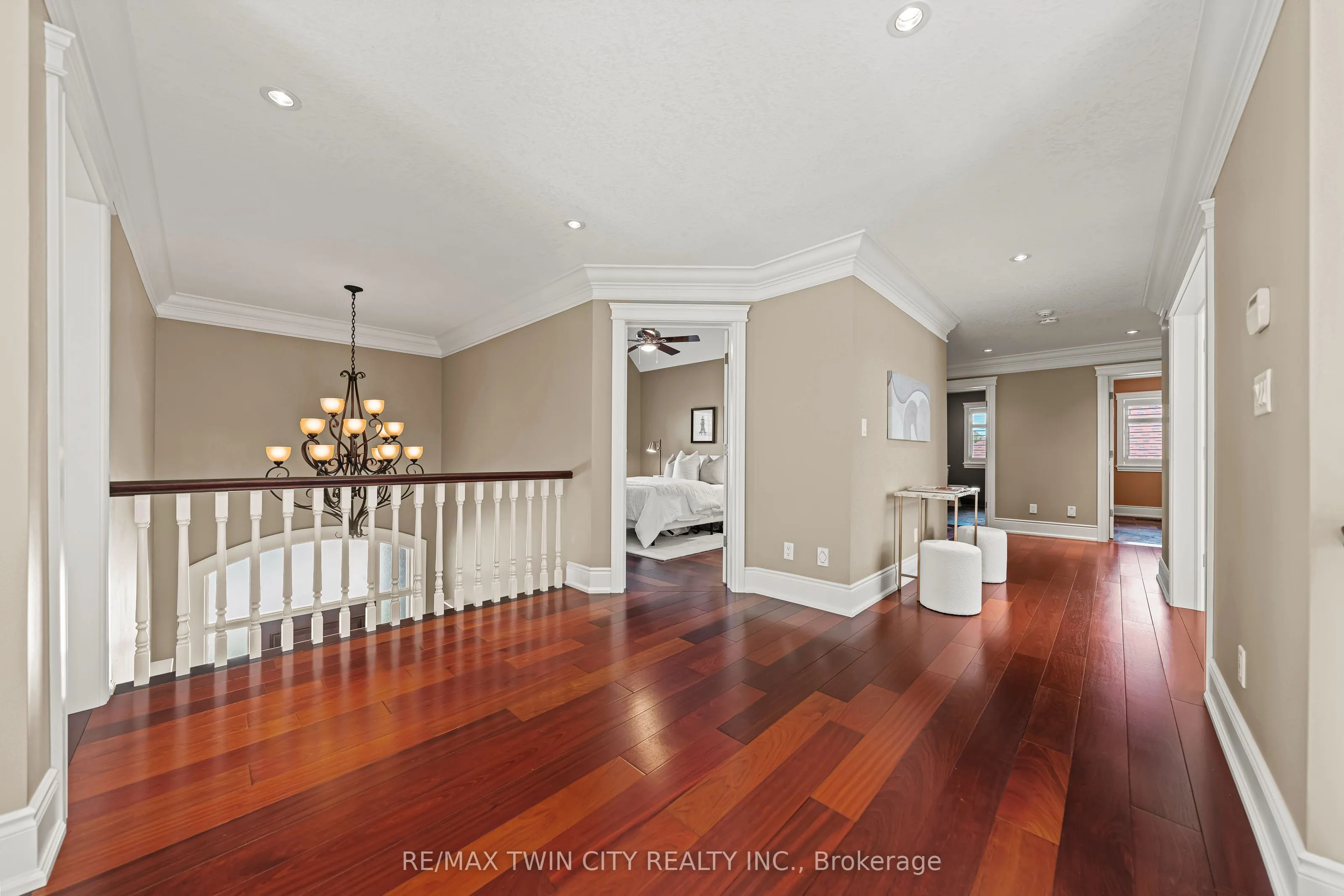 541 Falconridge Crescent