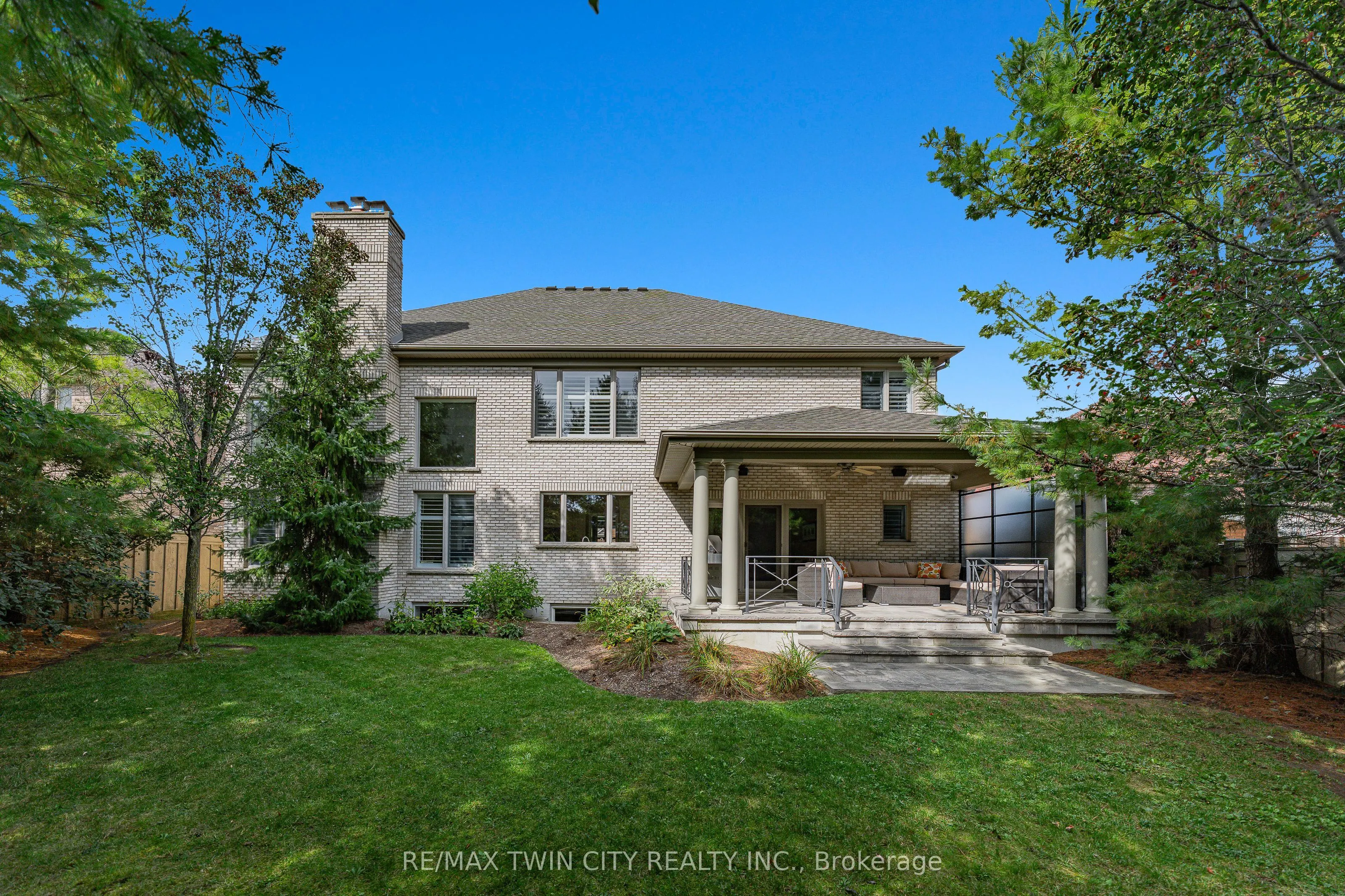 541 Falconridge Crescent