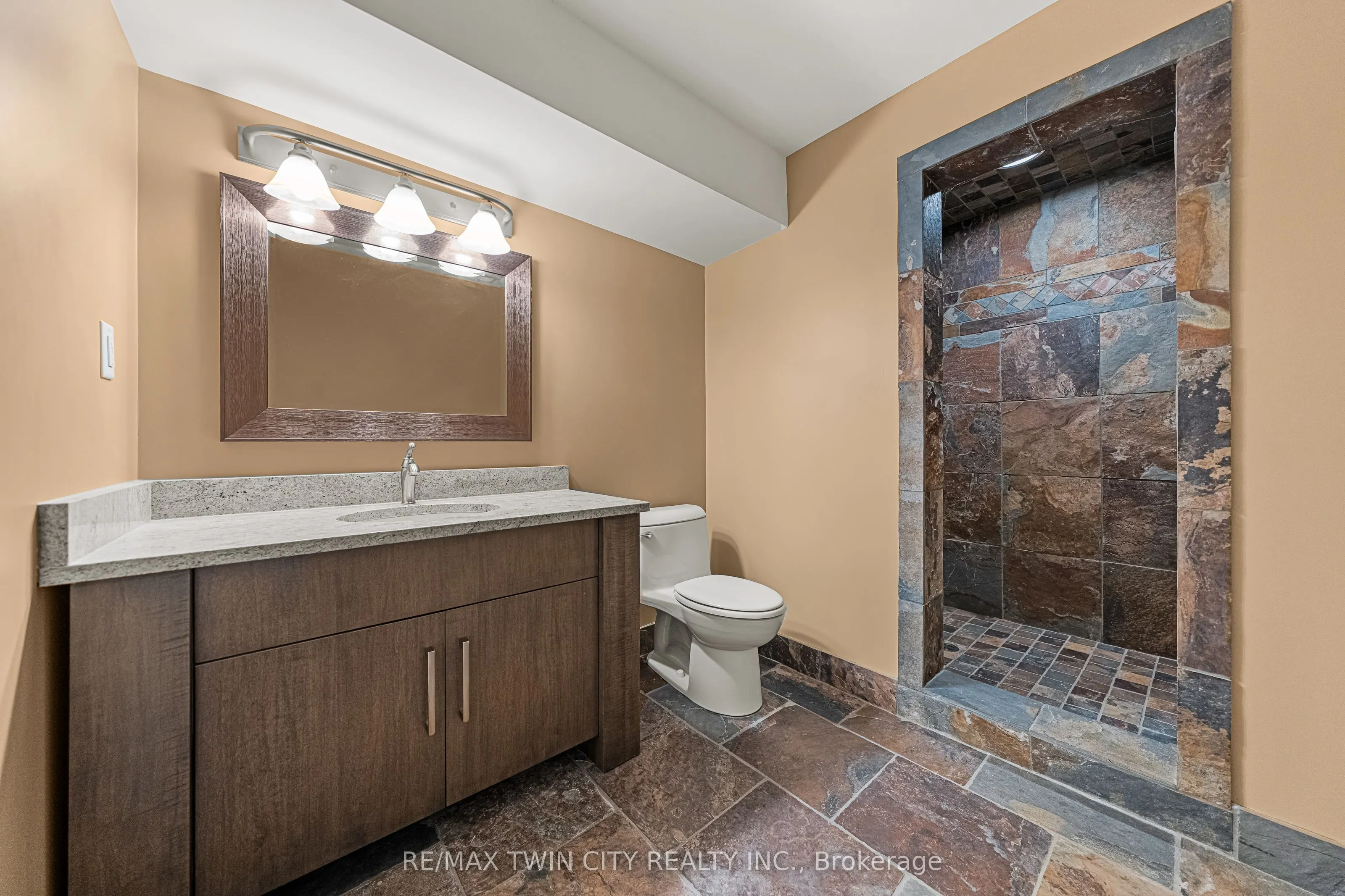 541 Falconridge Crescent