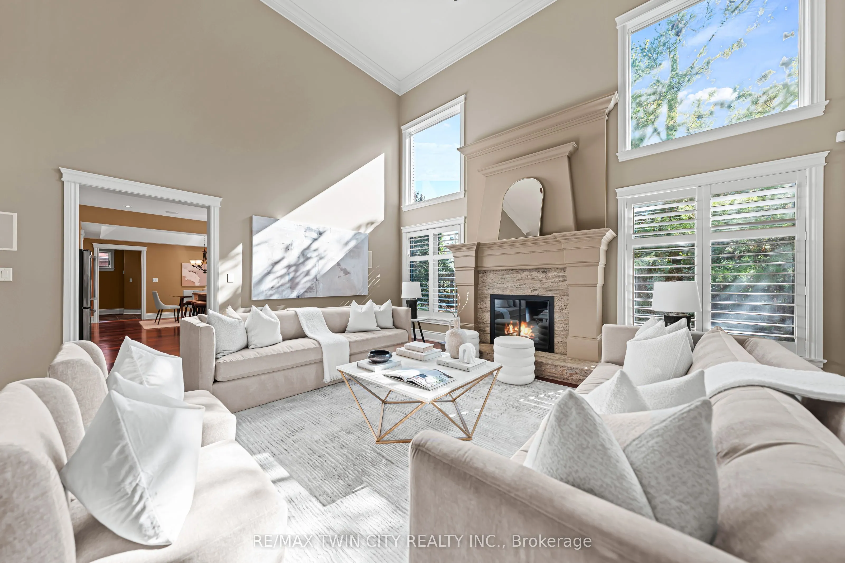 541 Falconridge Crescent