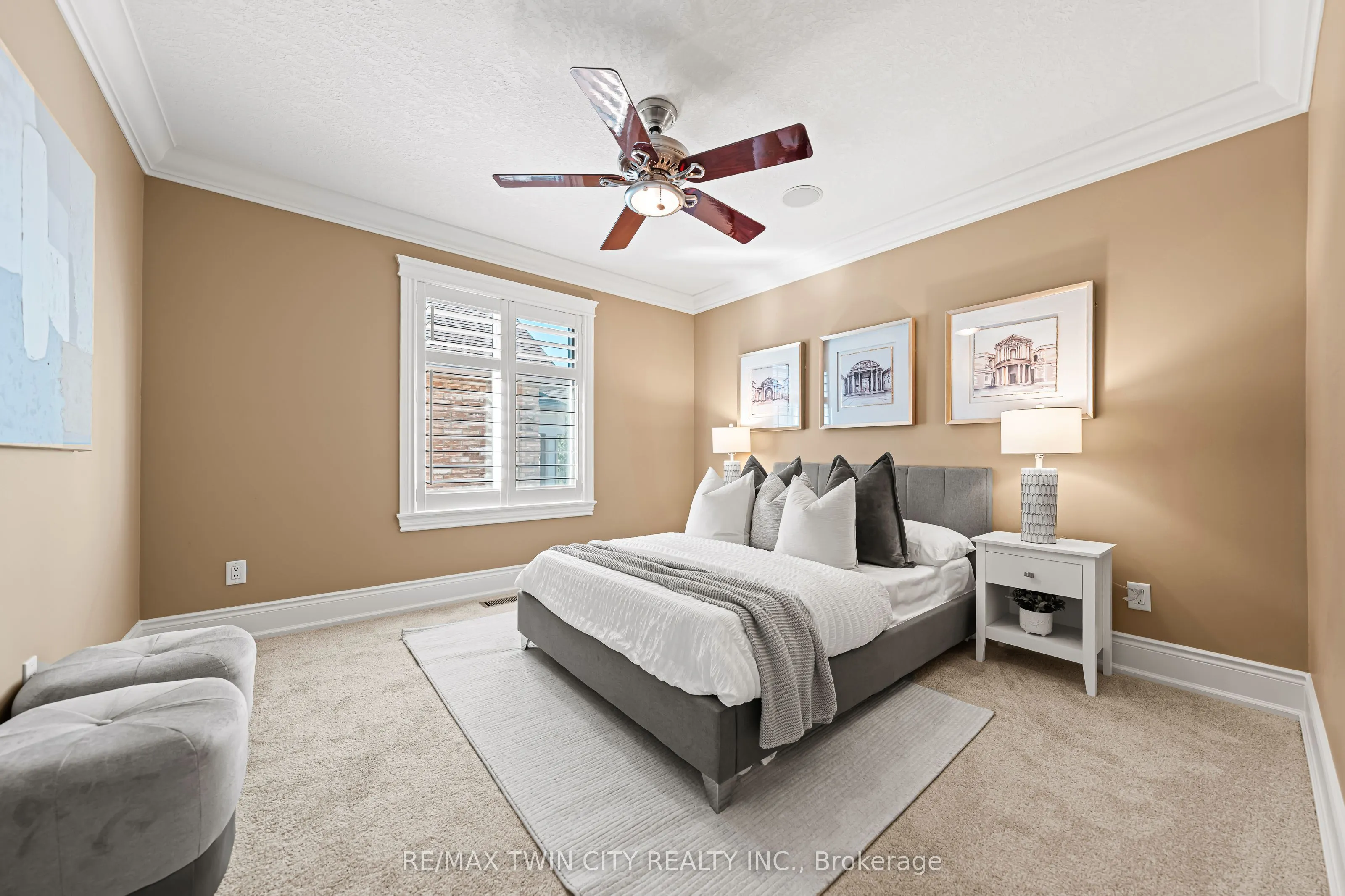 541 Falconridge Crescent