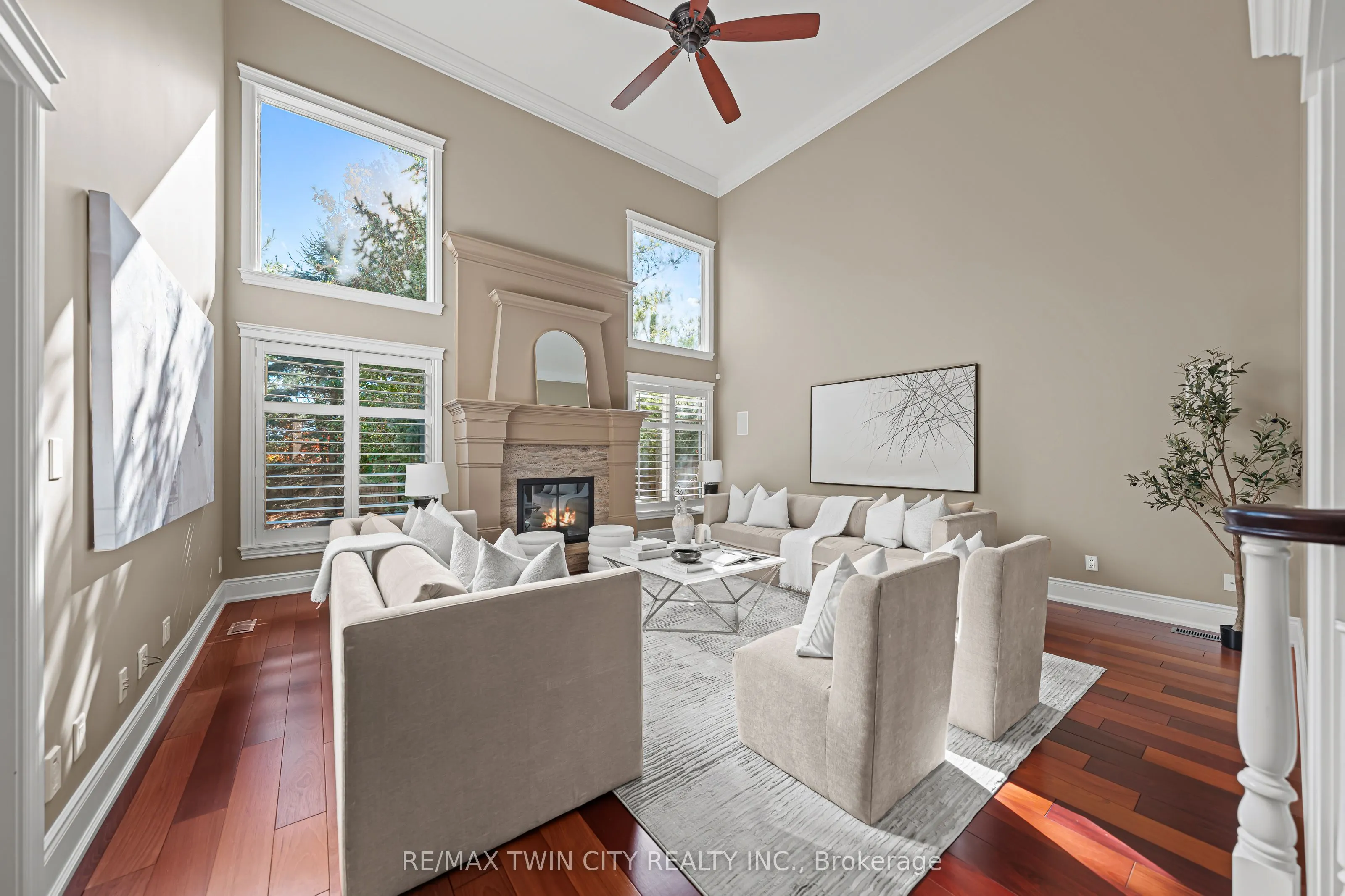 541 Falconridge Crescent