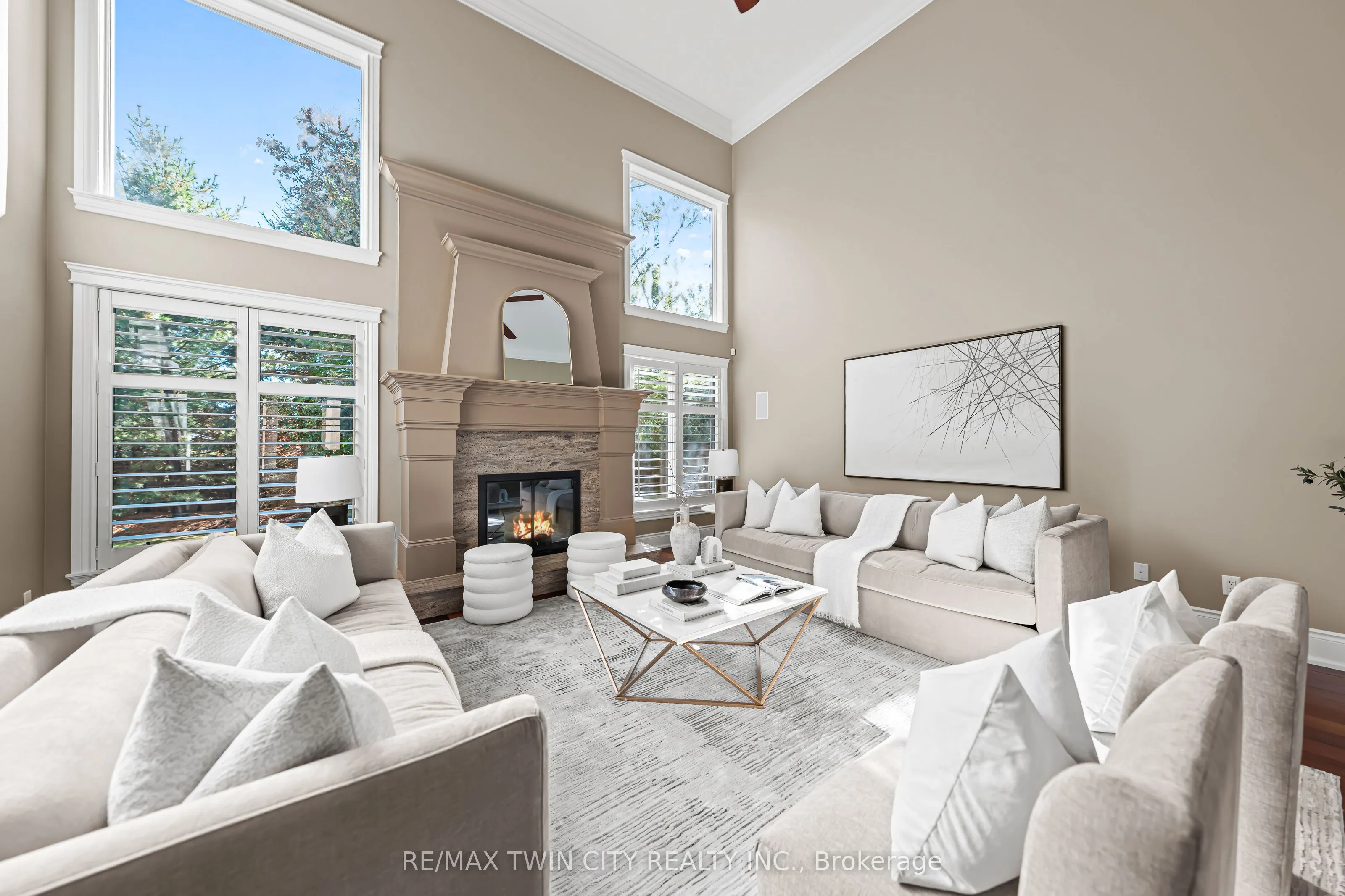 541 Falconridge Crescent