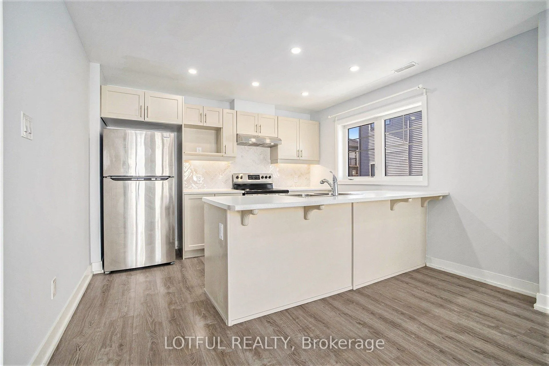 288 Anyolite Private, #103