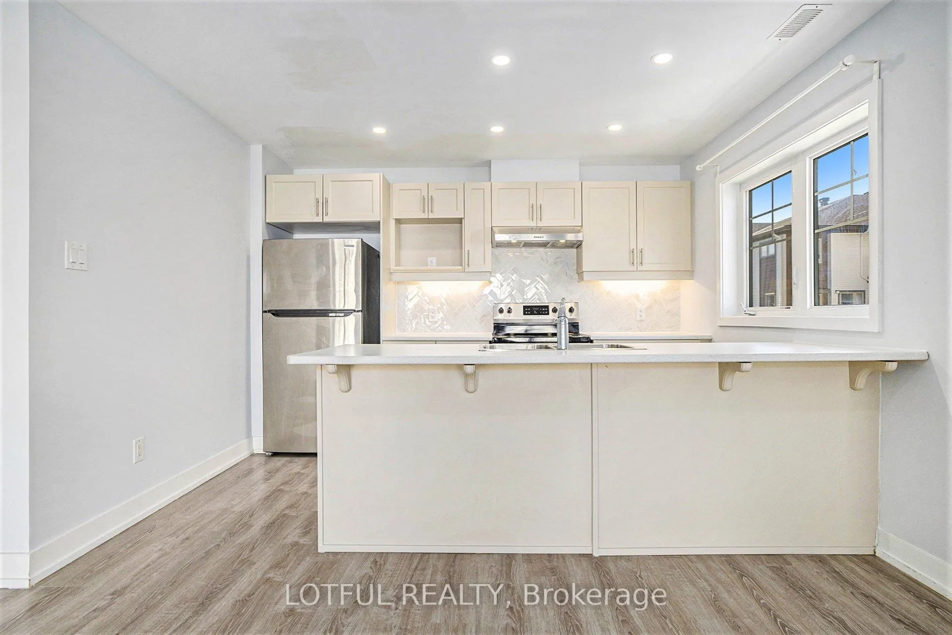 288 Anyolite Private, #103