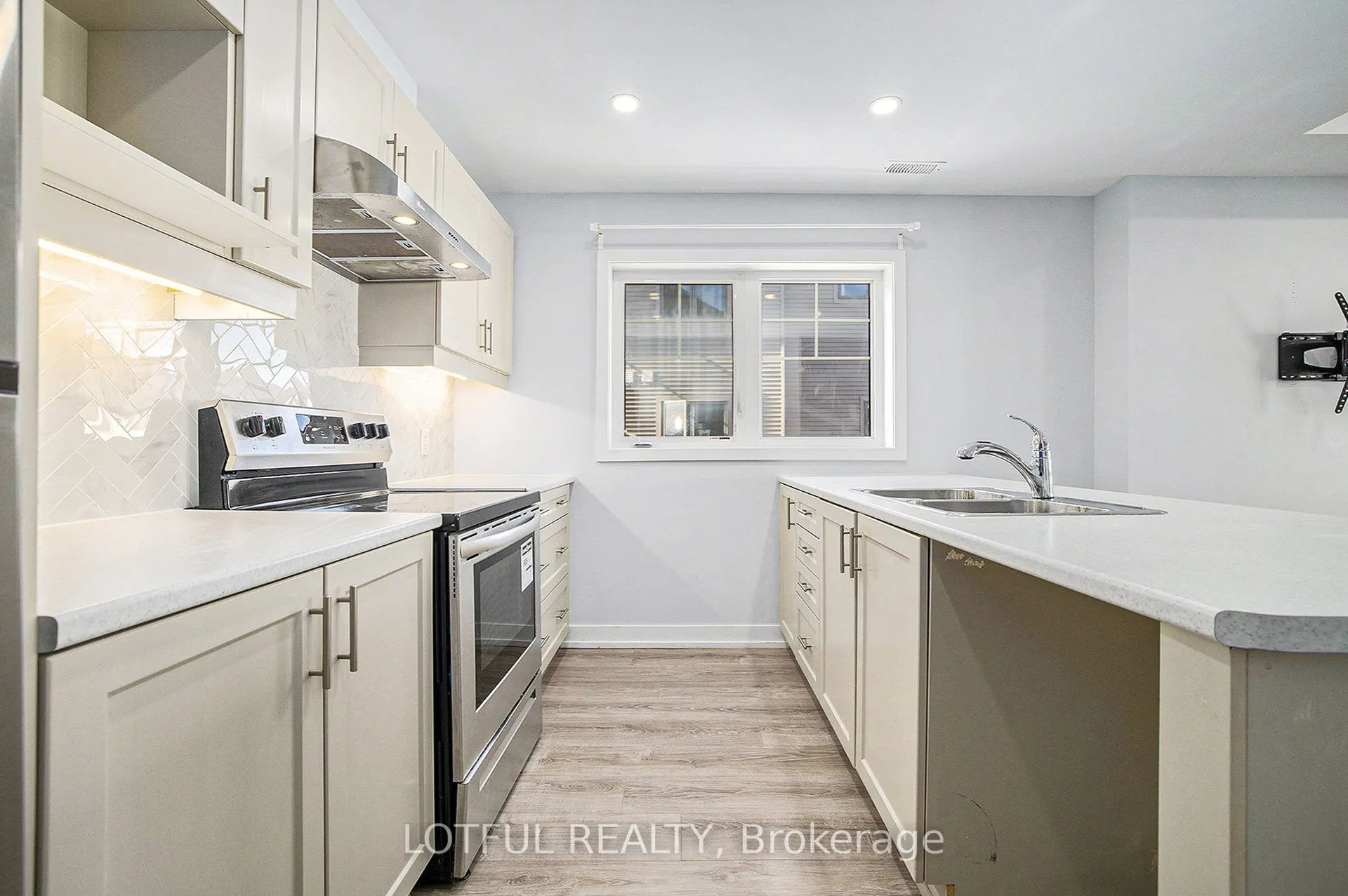 288 Anyolite Private, #103